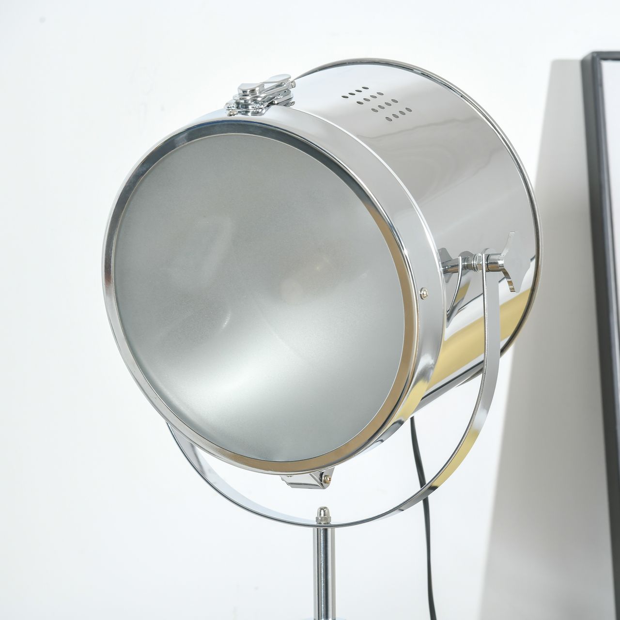 HOMCOM Stehlampe Stehleuchte mit Dreibein Stativ aus Holz 100-140 cm höhenverstellbar mit 180° Drehbarem Lampenkopf Caféleuchte Studiolampe Industrial Design Tripod Lampe 40W Weiß Stahl Kiefernholz
