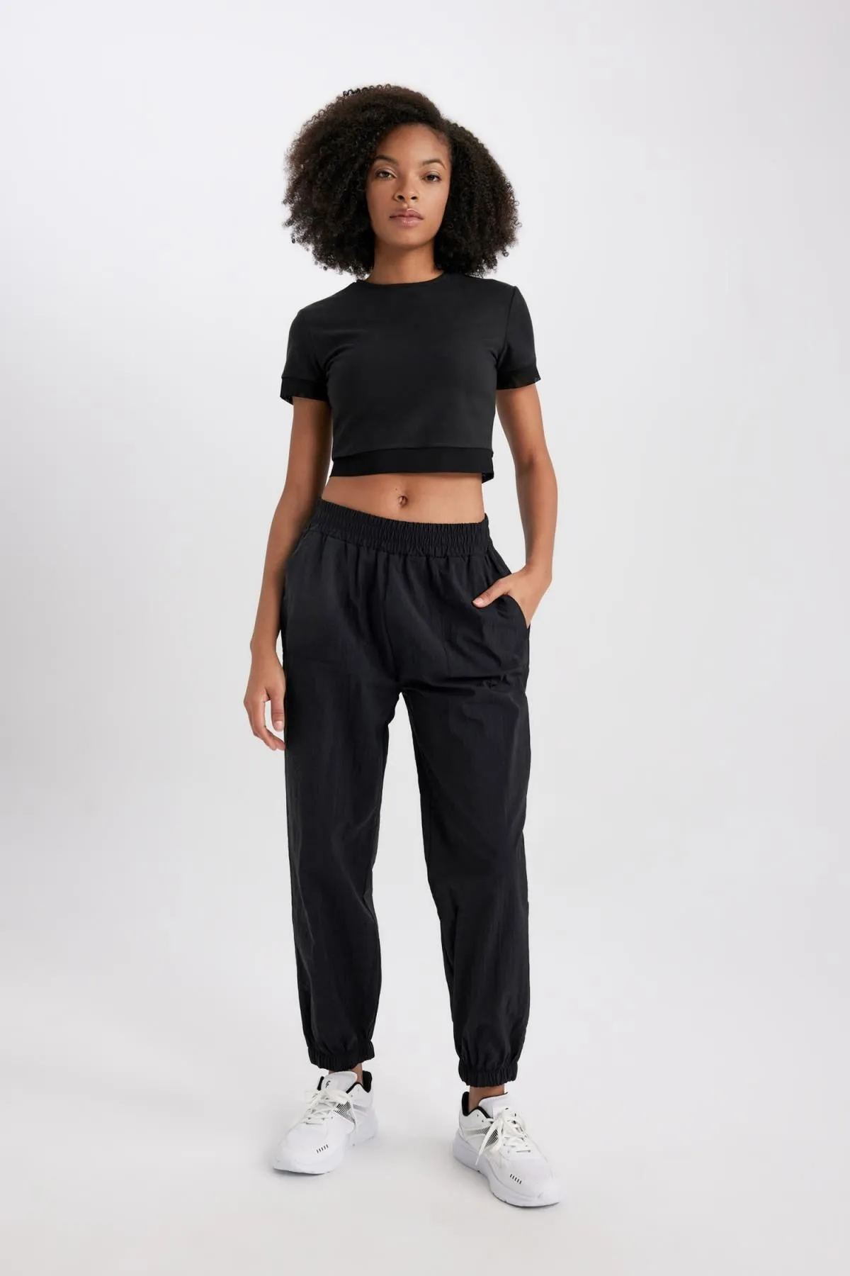 DeFacto  Passform Oversized Fit Fallschirmhose B9268ax23wn