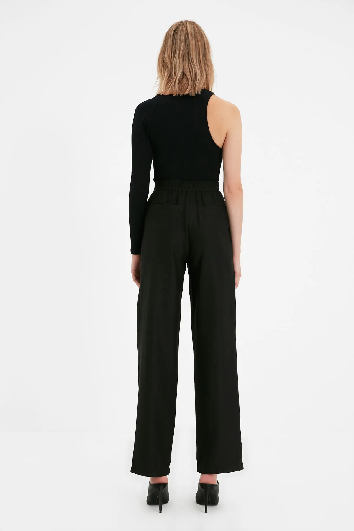 Trendyol Collection  Schwarze, gerade geschnittene Webhose TWOAW22PL0321