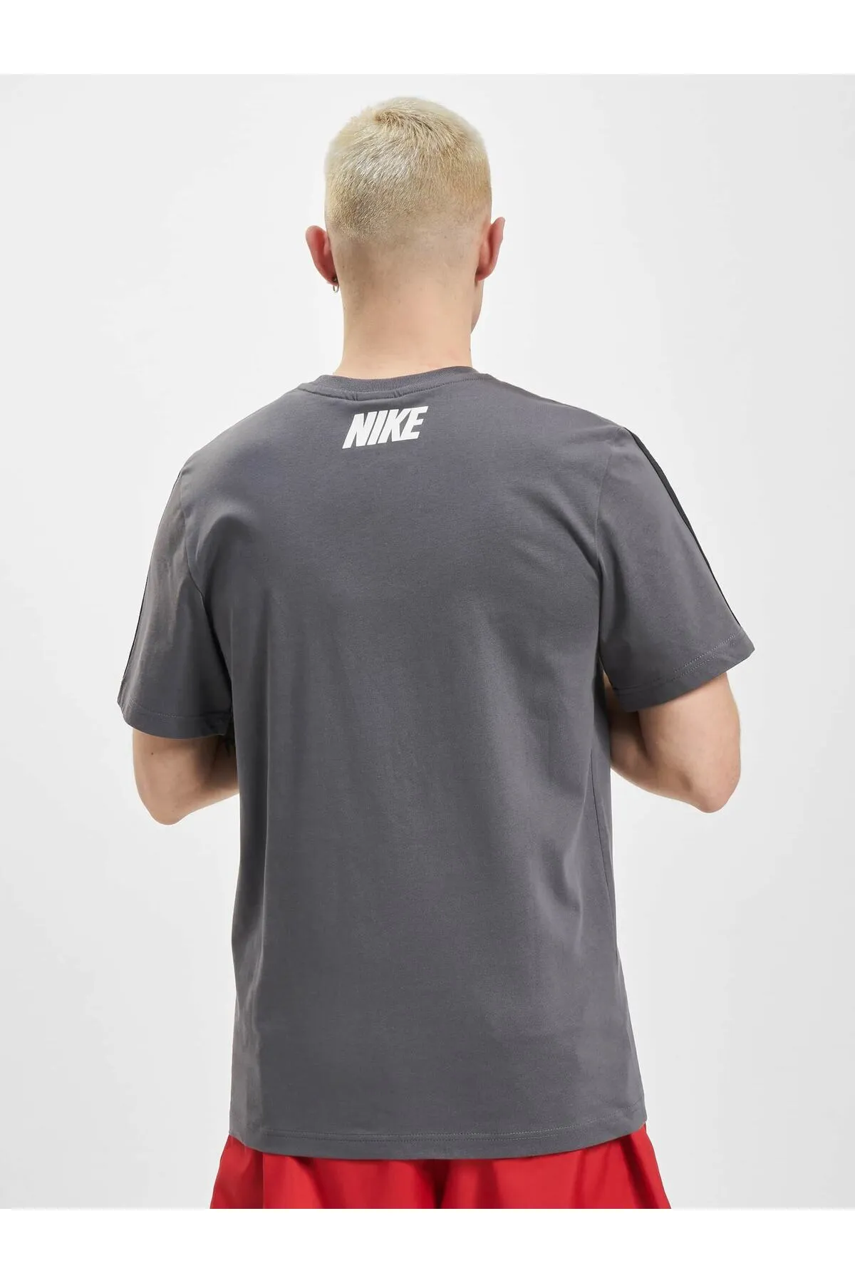 Nike  Herren Nike NSW Repeat T-Shirt