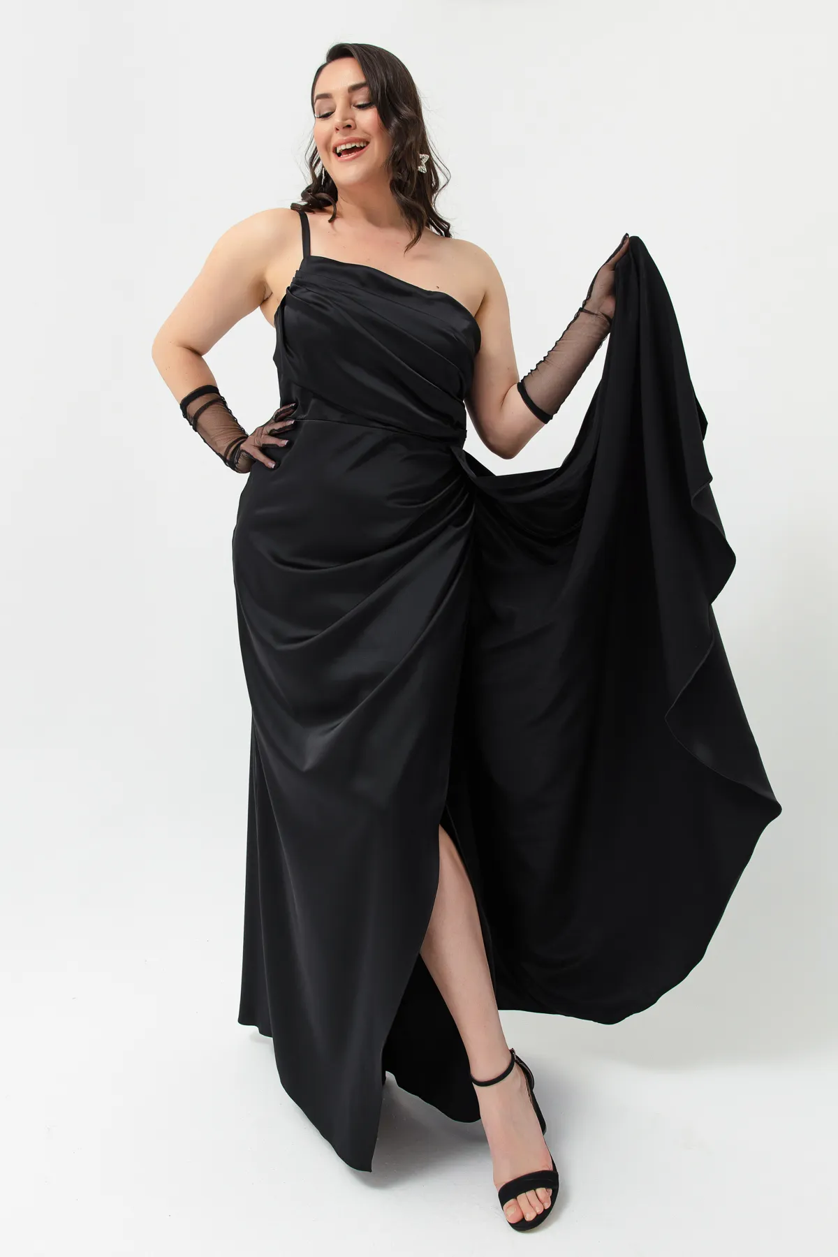 Lafaba  Schwarzes One-Shoulder-Abendkleid und Abschlusskleid aus Satin in Übergröße für Damen
