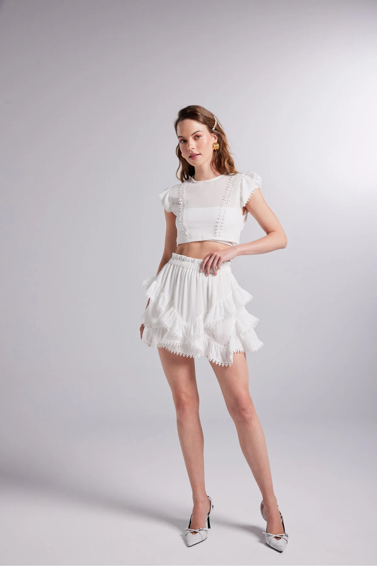 HOLLY LOLLY  Stickerei-detaillierter, asymmetrisch geschnittener, gefütterter Mini-Pixie-Rock in Weiß