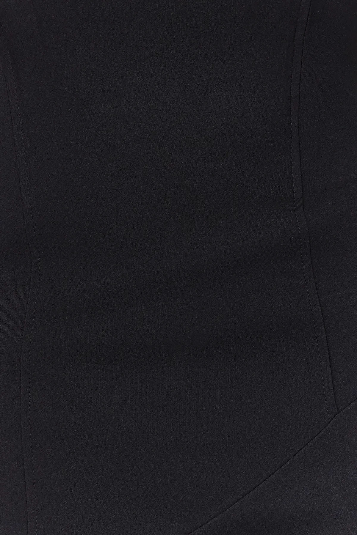 Trendyol Collection  Schwarzes, tailliertes, elegantes Abendkleid mit gewebtem Volant TPRSS24EL00032