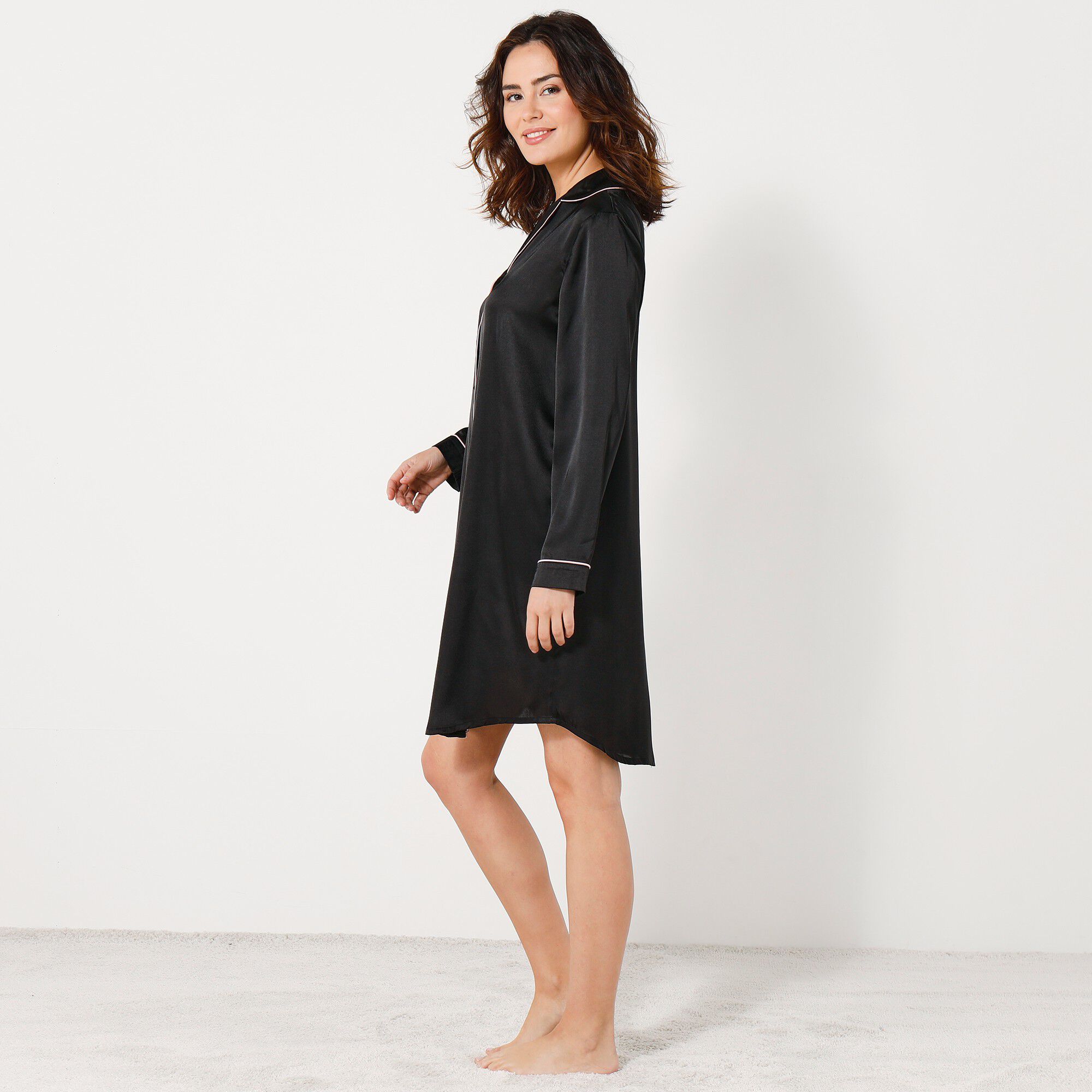 Chemise de nuit forme liquette en satin uni
