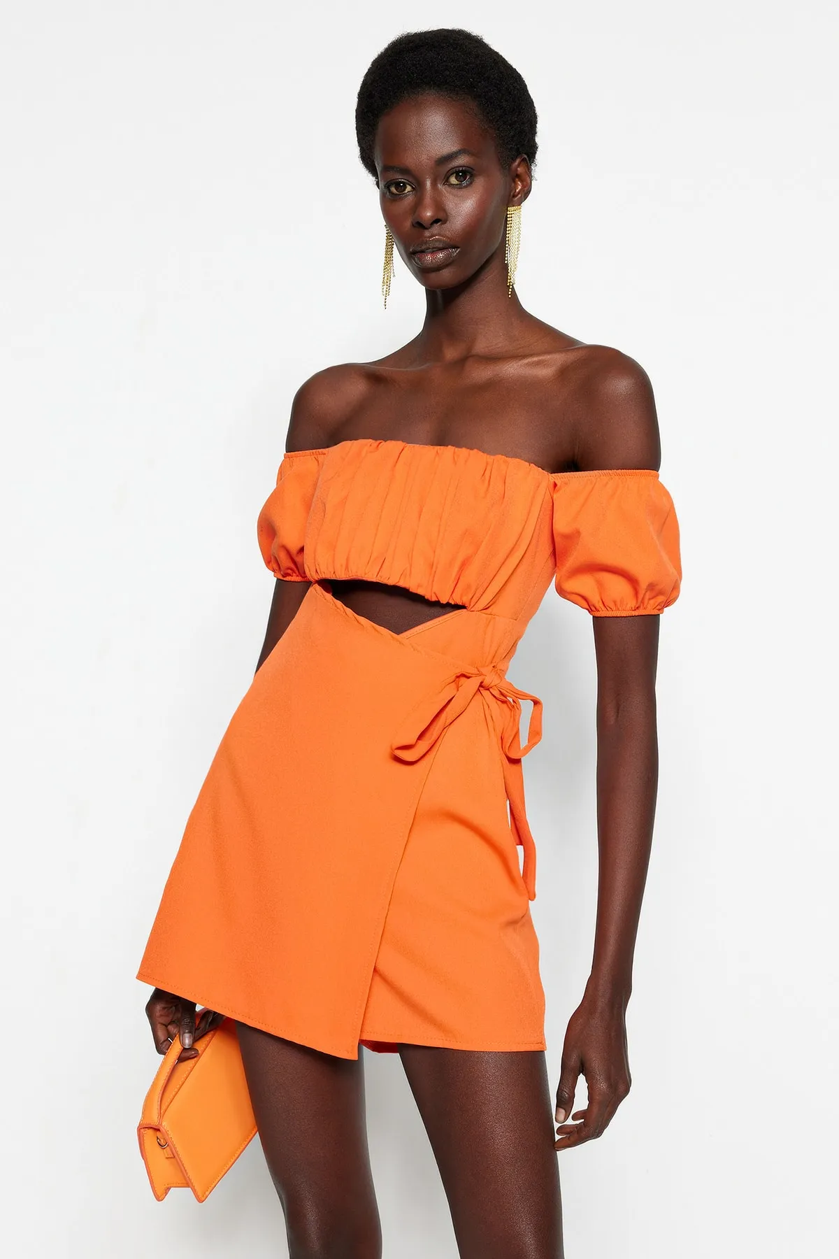 Trendyol Collection  Orangefarbener Jumpsuit mit gewebtem Fenster/Ausschnitt-Detail TPRSS22EL1006