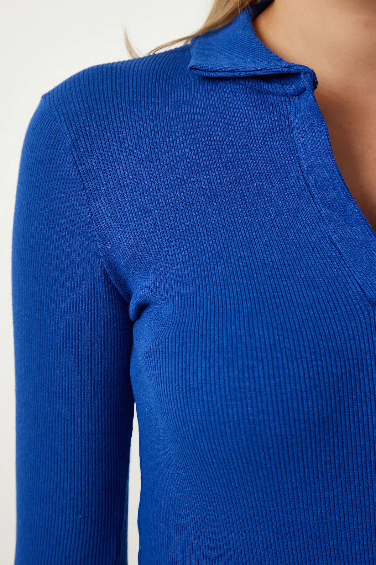 Happiness İstanbul  Dunkelblaue schnurgebundene Strickbluse mit Rollkragen für Damen GT00111