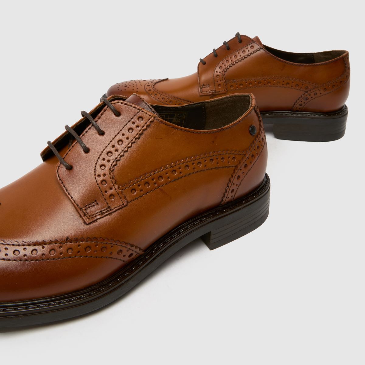 Base London anson brogue cipők barna színben