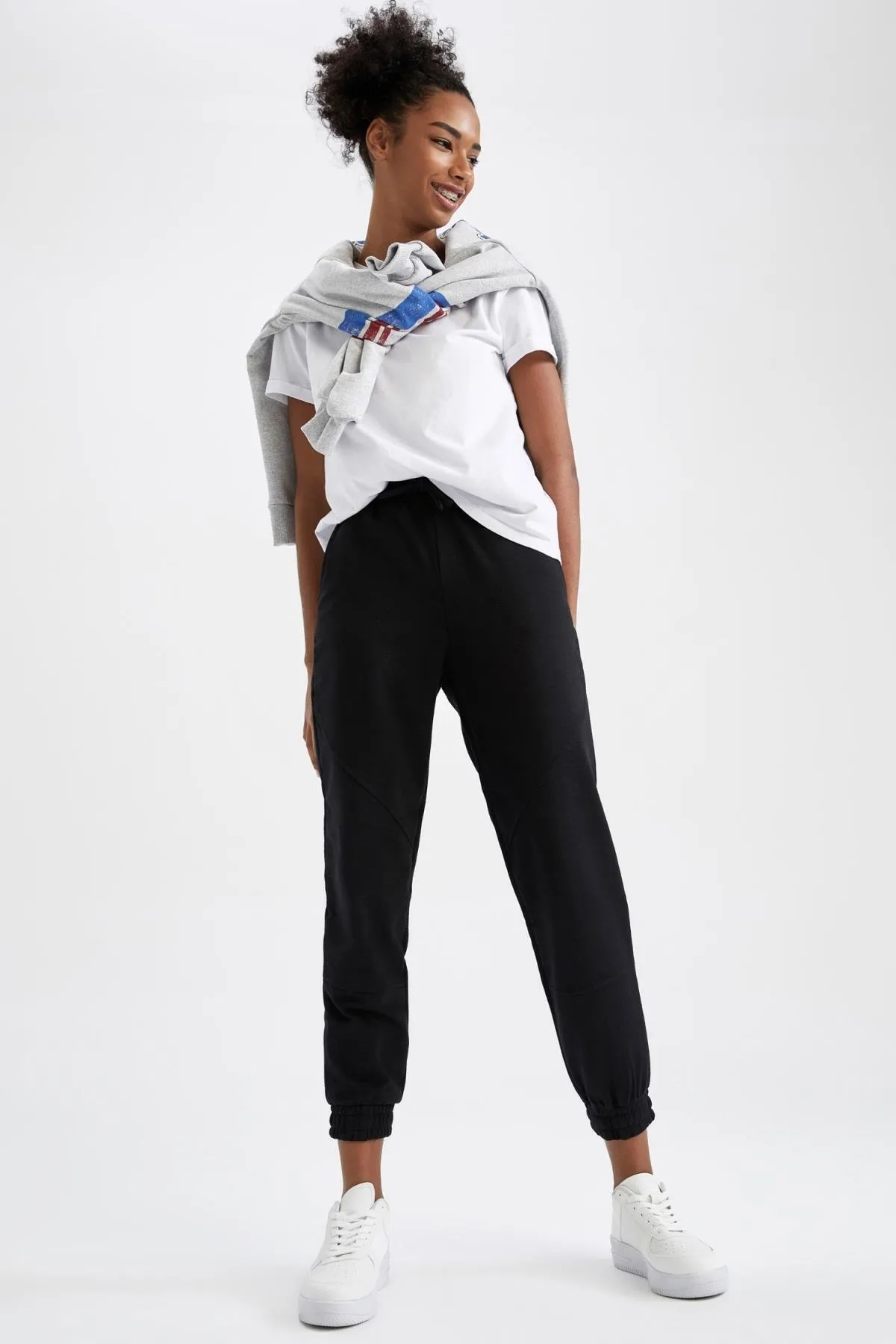 DeFacto  Jogger-Trainingshose mit Standard-Passform, flexiblem, gebändertem Bein, wendbar