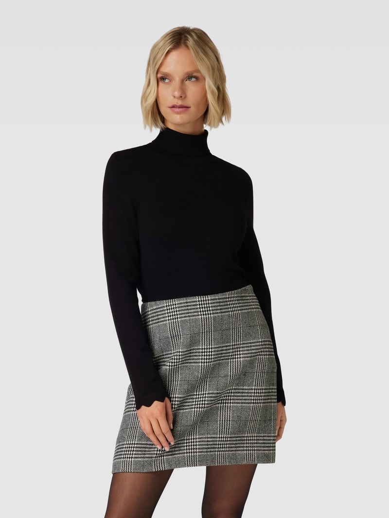 Rollkragenpullover aus Viskose-Mix mit Wellensaum in schwarz