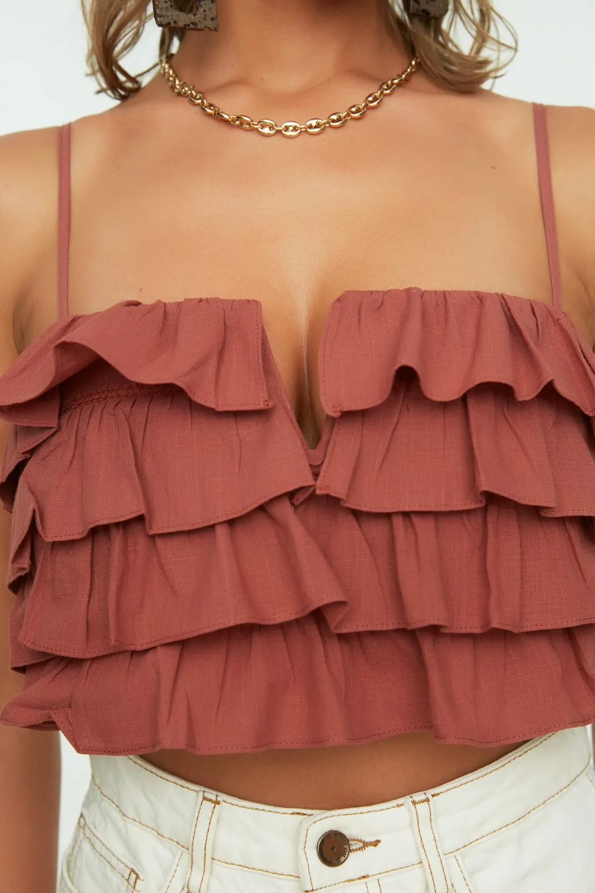 Trendyol Collection  Braune Crop-Webbluse aus 100 % Baumwolle mit Rüschen TBESS21BZ0661