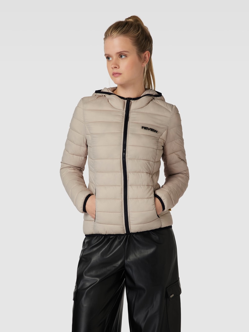 Steppjacke mit Label-Detail in schlamm