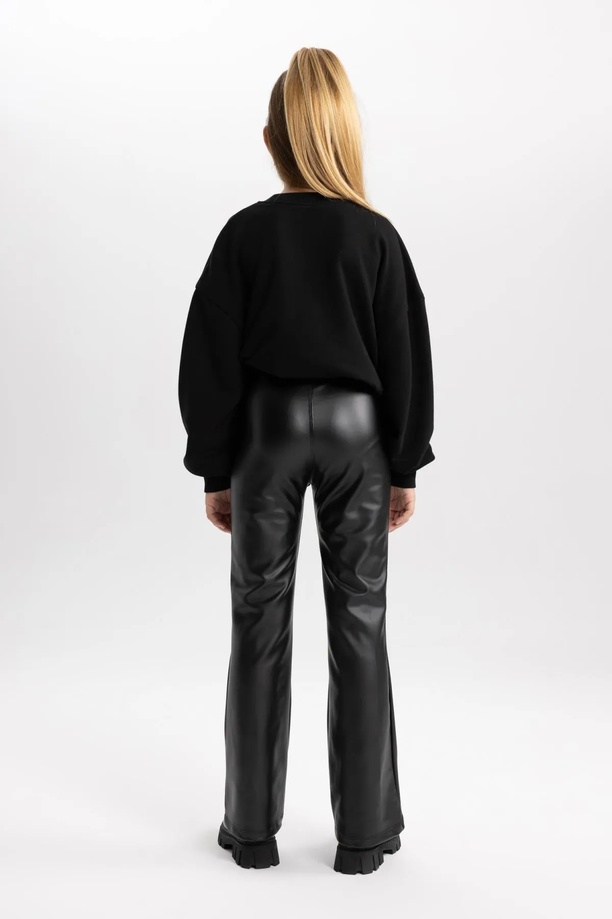 DeFacto  Mädchen-Strumpfhose aus Kunstleder mit ausgestelltem Bein