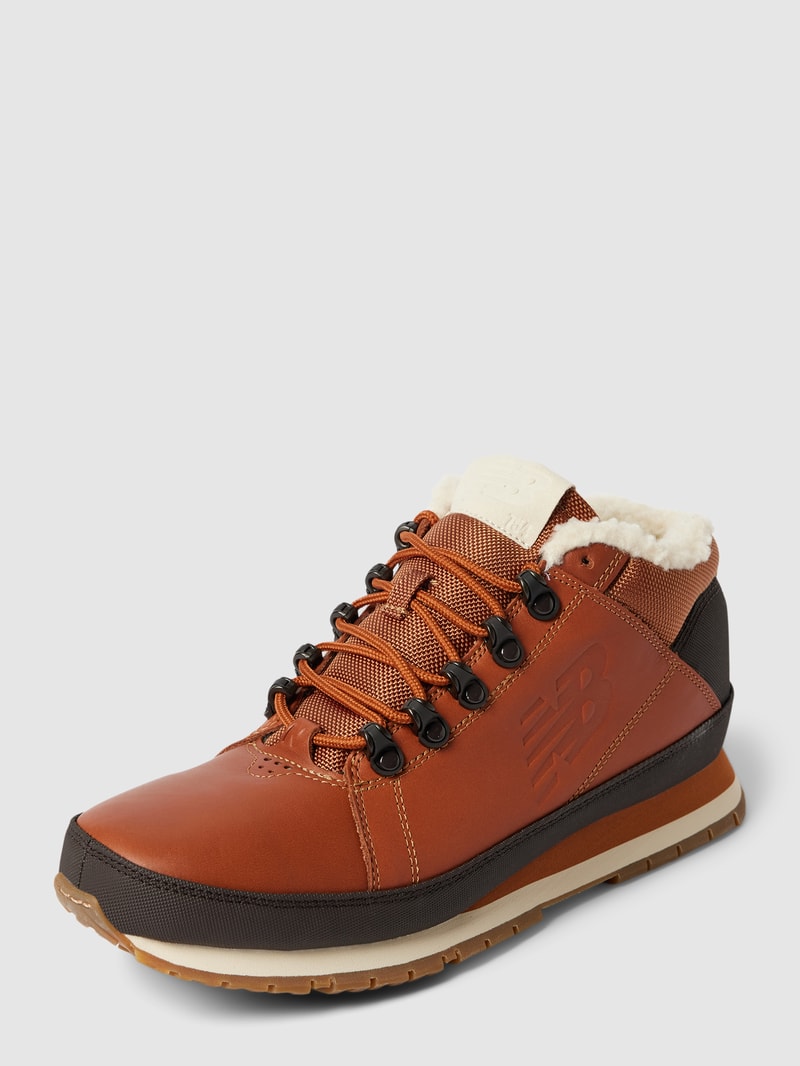 Sneaker mit Kontrastbesatz in cognac