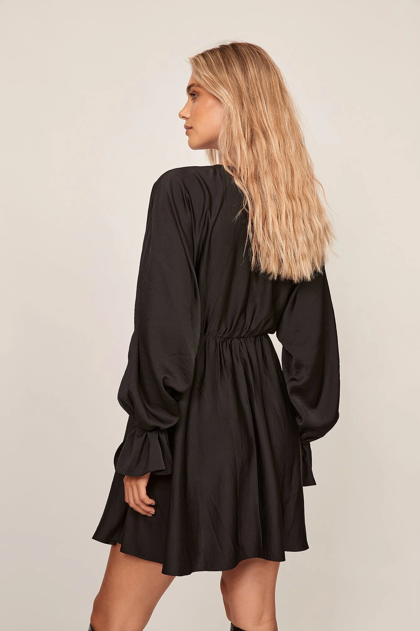Fließendes Minikleid