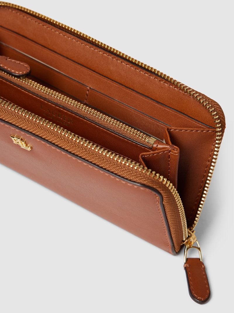 Portemonnaie mit Label-Applikation Modell 'LARGE' in cognac
