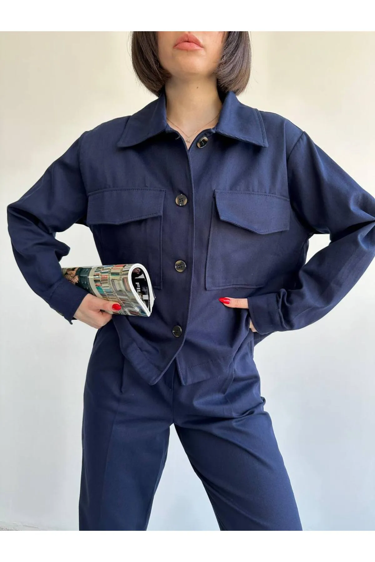 Laluvia  Marineblaues Set aus Hemd und Karottenhose aus Gabardine, 100 % Baumwolle