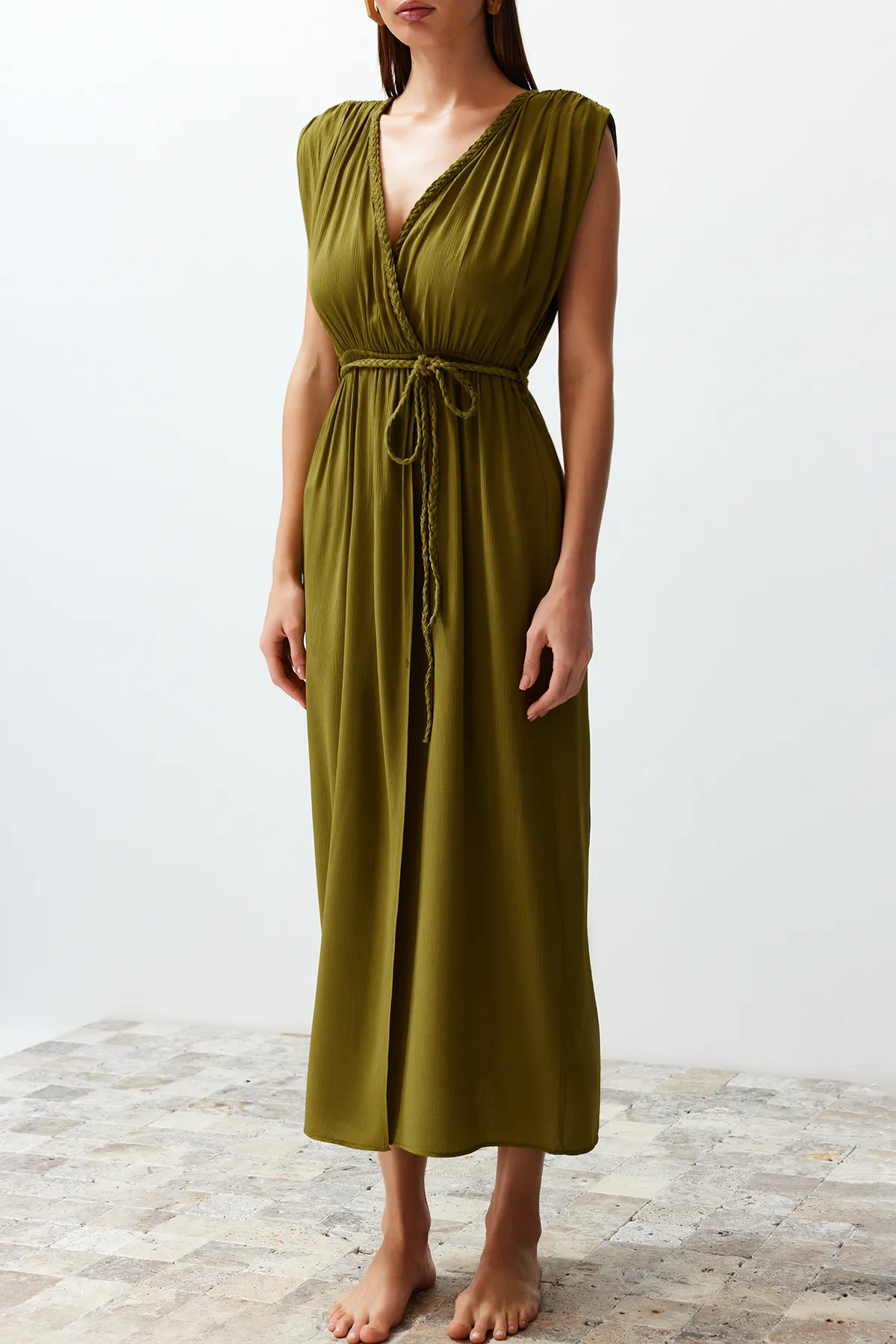Trendyol Collection  Grünes Maxi-Strandkleid mit gewebtem Schlitz TBESS23EL00069