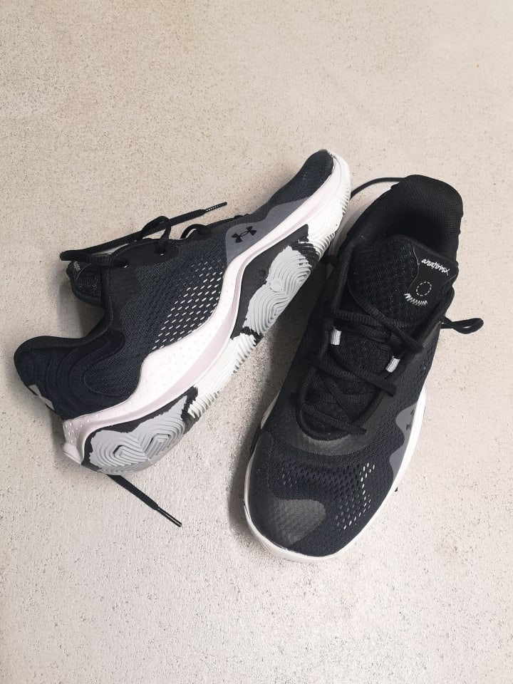 Under Armour Basketballschuh Spawn 4 in schwarz / weiß günstig kaufen 42