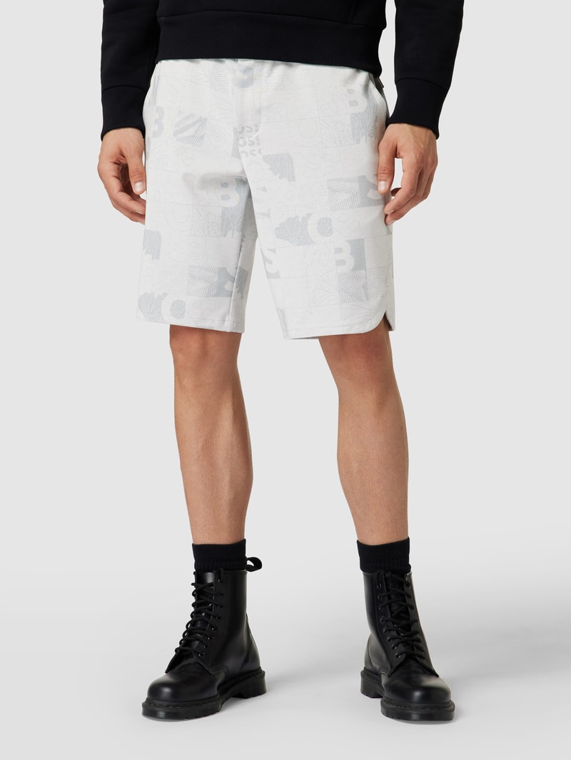 Sweatshorts mit Allover-Label-Print Modell 'Liem' in weiß