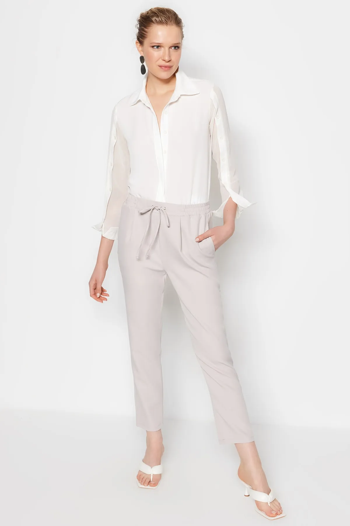 Trendyol Collection  Graue gewebte Bindehose TWOSS23PL00226