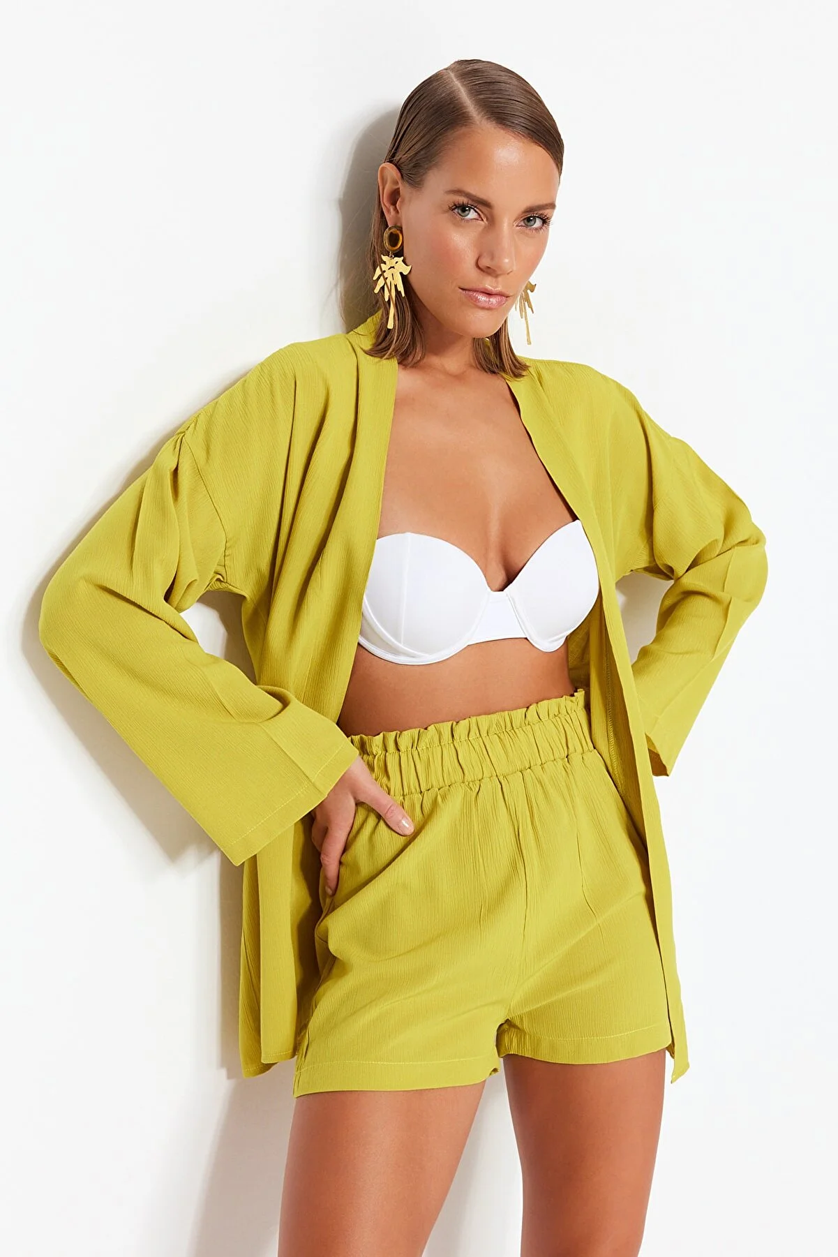 Trendyol Collection  Ölgrünes gewebtes Kimono-Shorts-Set TBESS23AU00089