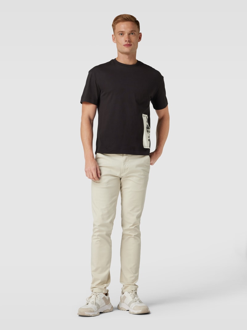 T-Shirt mit Motiv-Print in schwarz