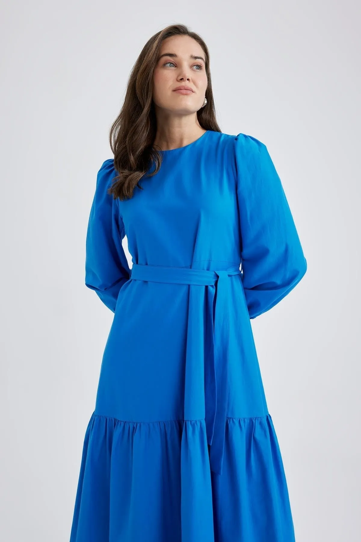 DeFacto  Langärmliges Popeline-Maxikleid mit Rundhalsausschnitt und Taillenschnürung
