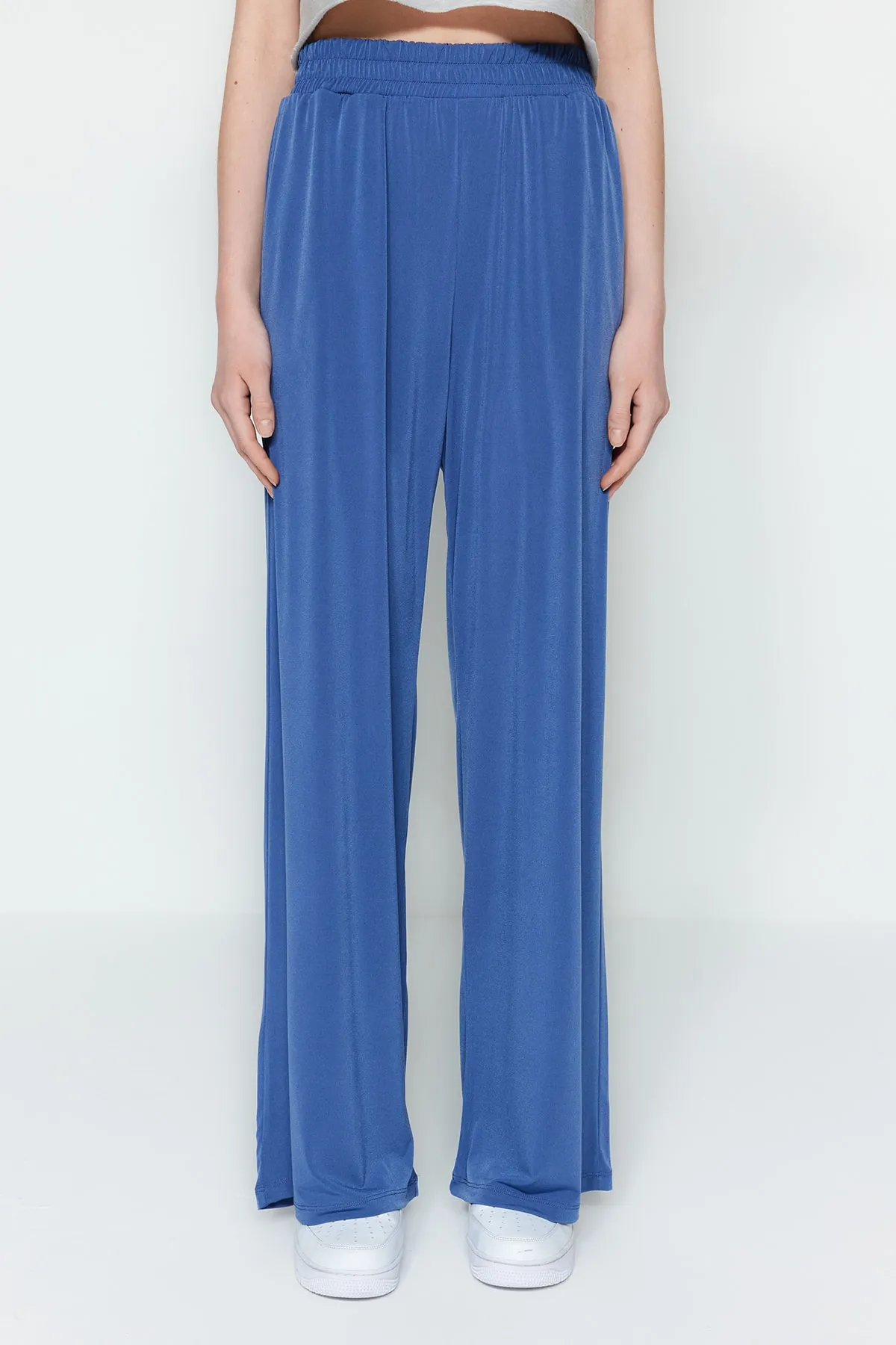 Trendyol Collection  Indigofarbene, dehnbare Strickhose mit weitem Bein und hoher Taille TWOSS23PL00129