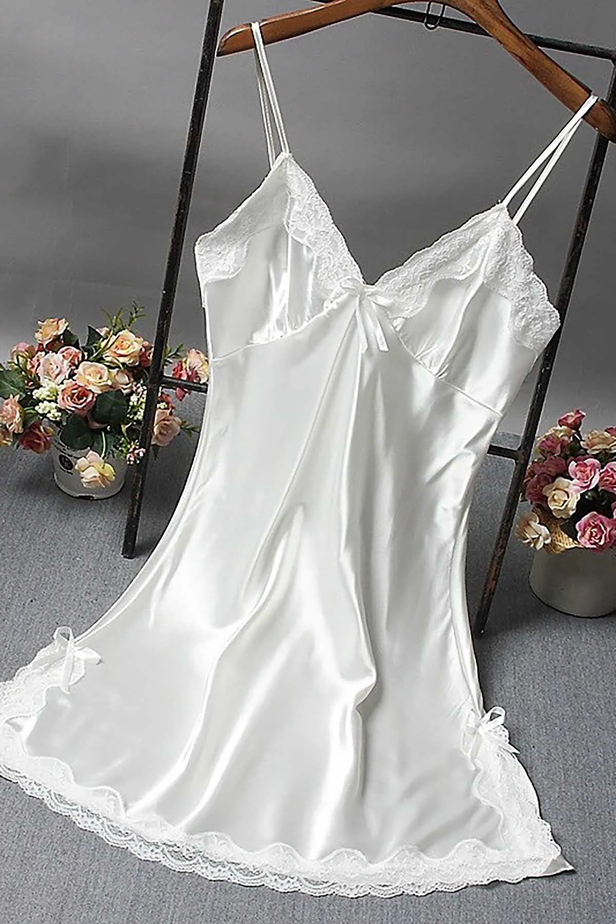 Merry See  Beruflic Spitze kurzes Satin-Nachthemd weiß