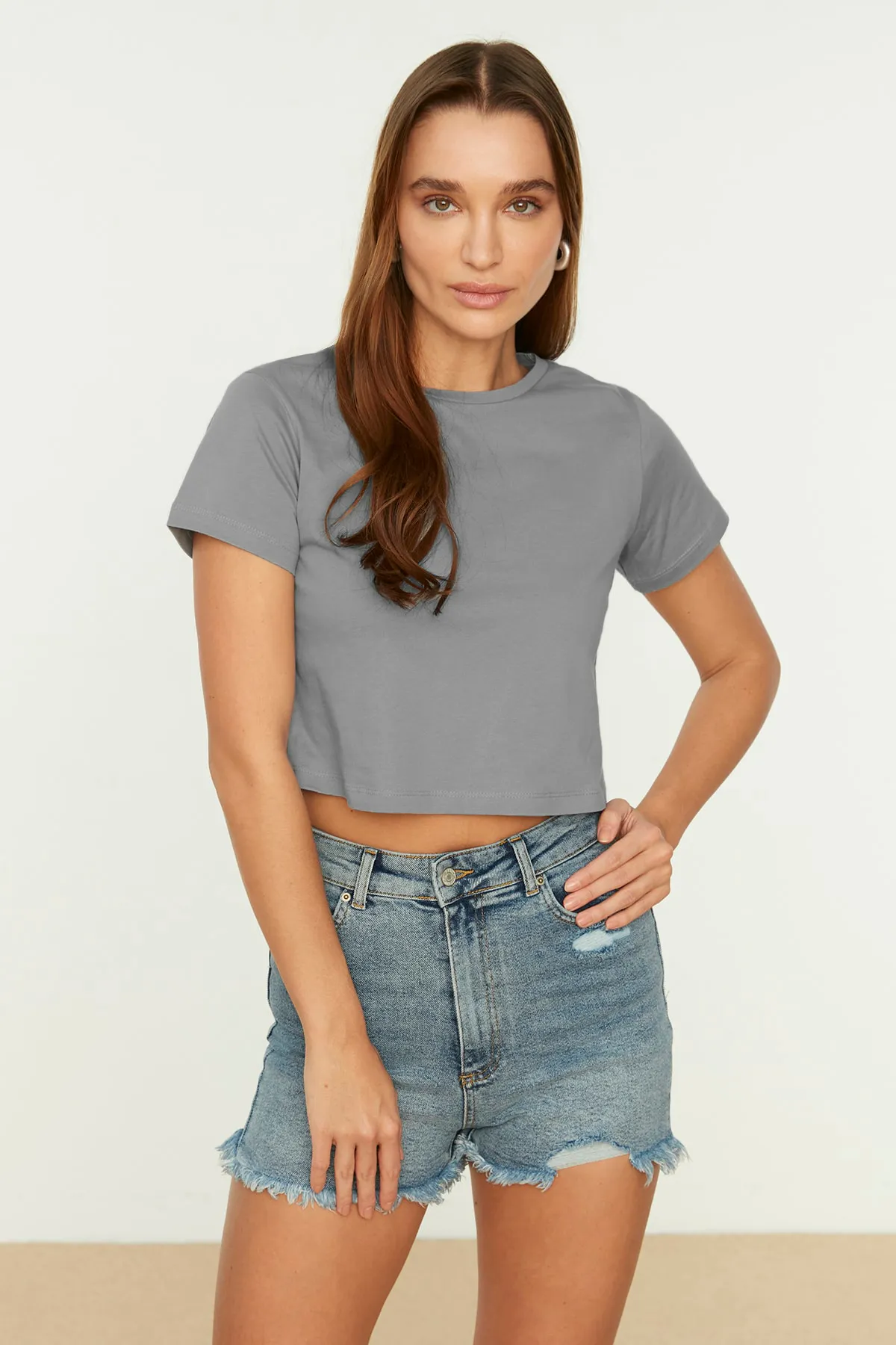 Trendyol Collection  Grau-Mint, 2er-Pack kurze Strick-T-Shirts aus 100 % Baumwolle mit Rundhalsausschnitt TWOSS20TS1480