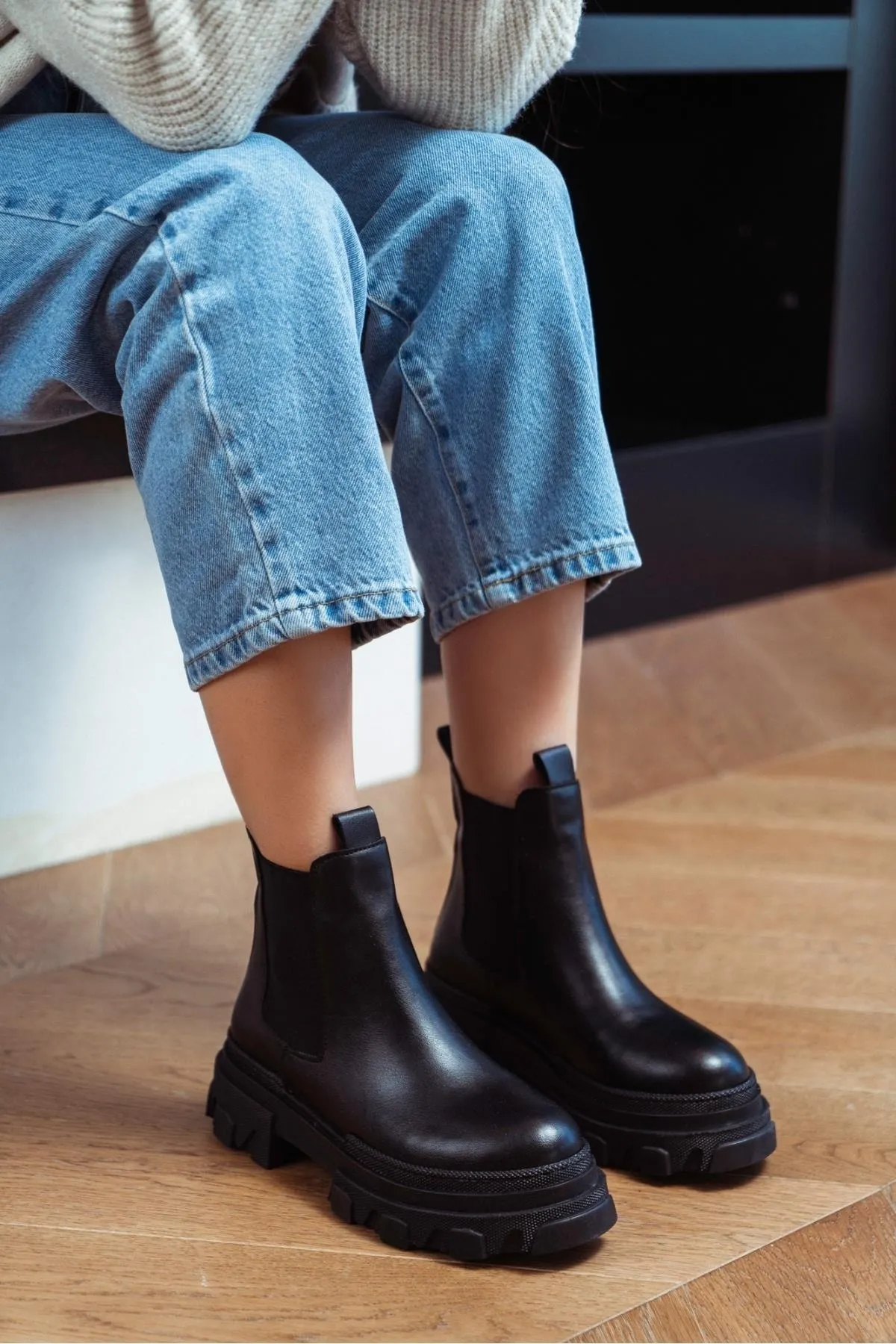 NİŞANTAŞI SHOES  Moskauer Damenstiefel mit flacher Sohle aus schwarzem, mattem Gummi