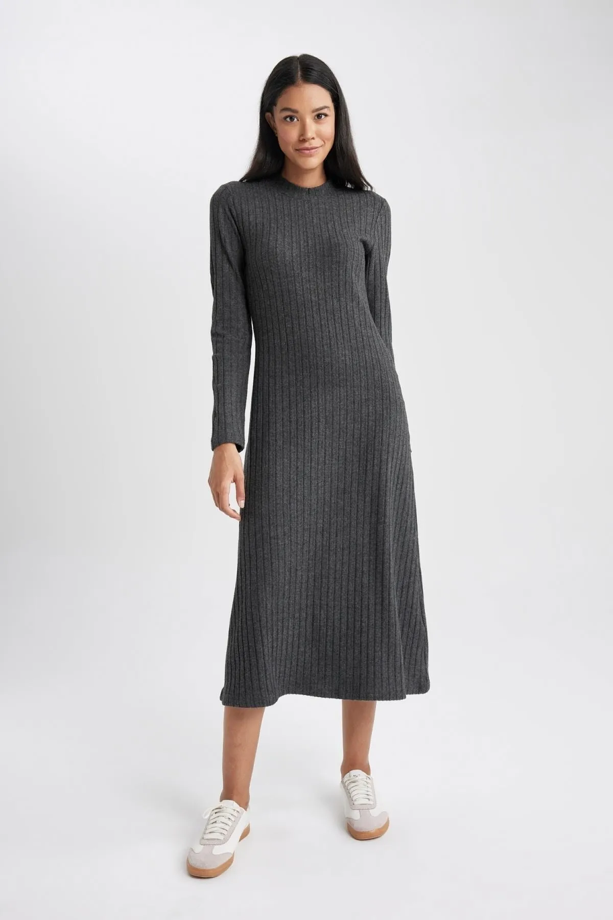 DeFacto  Geripptes Camisole-Midi-Langarmkleid mit halbem Rollkragen
