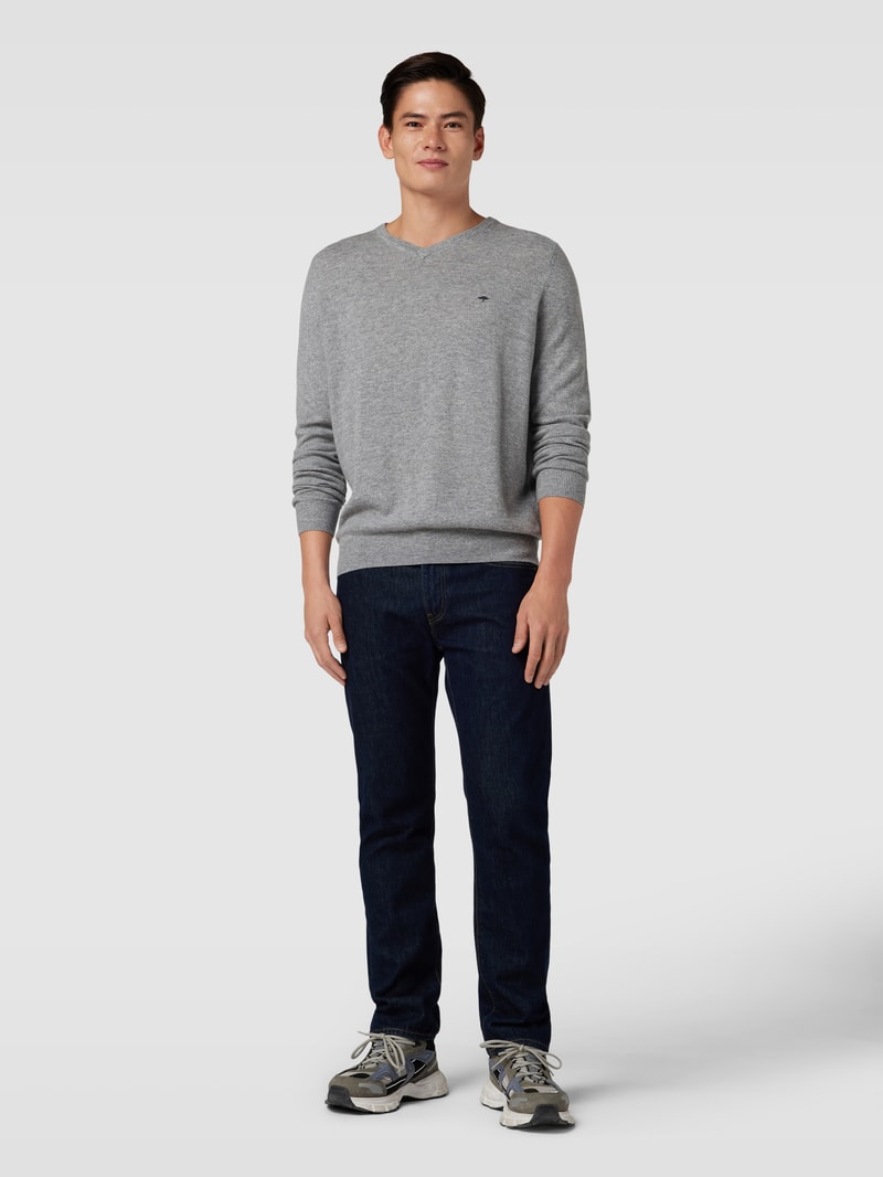Strickpullover mit Logo-Stitching in silber