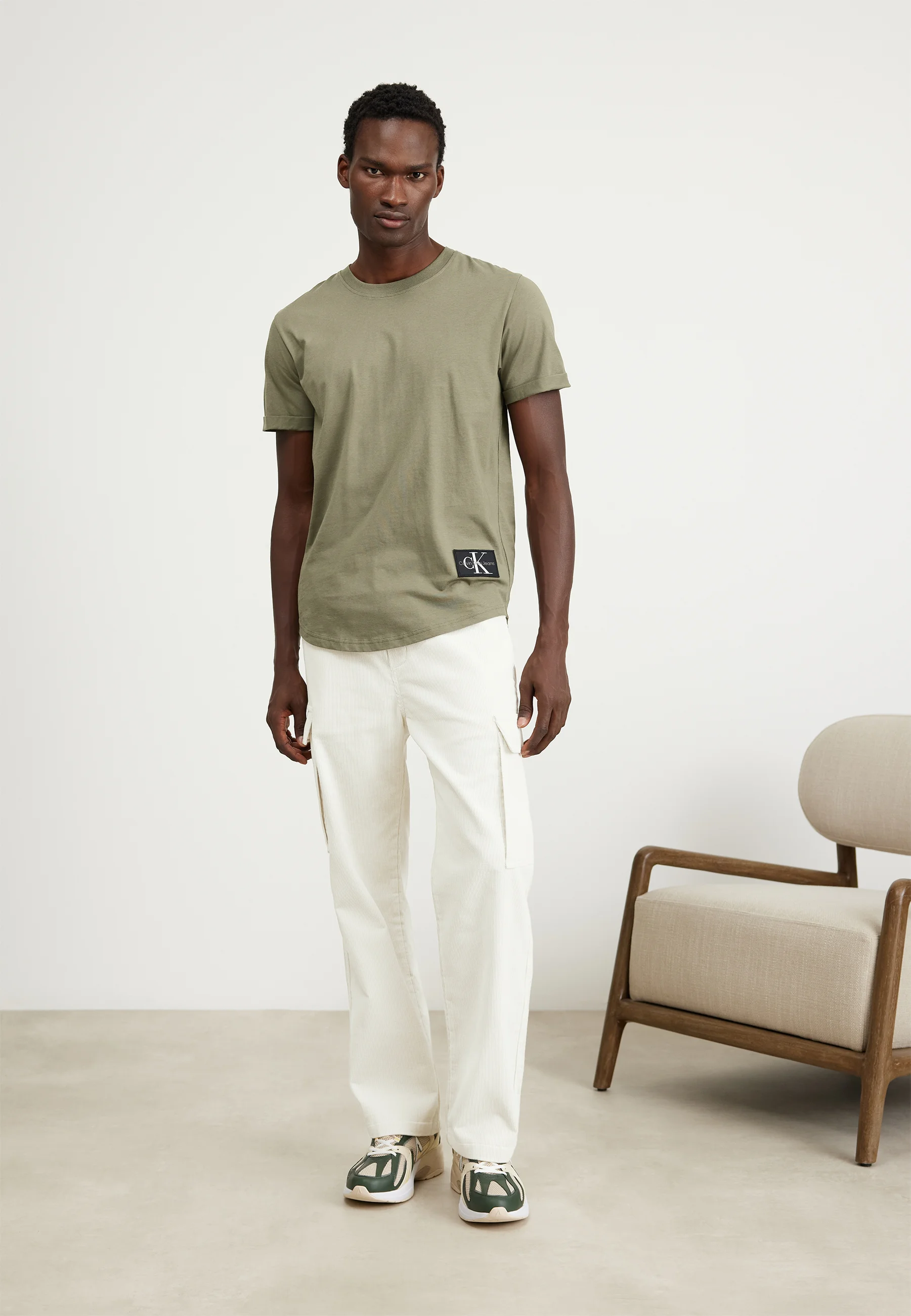 Calvin Klein Jeans BADGE TURN UP SLEEVE - Camiseta básica