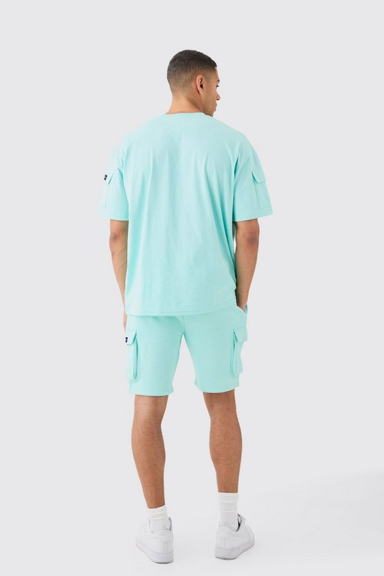 Man Oversize Cargo T-Shirt & Slim-Fit Shorts