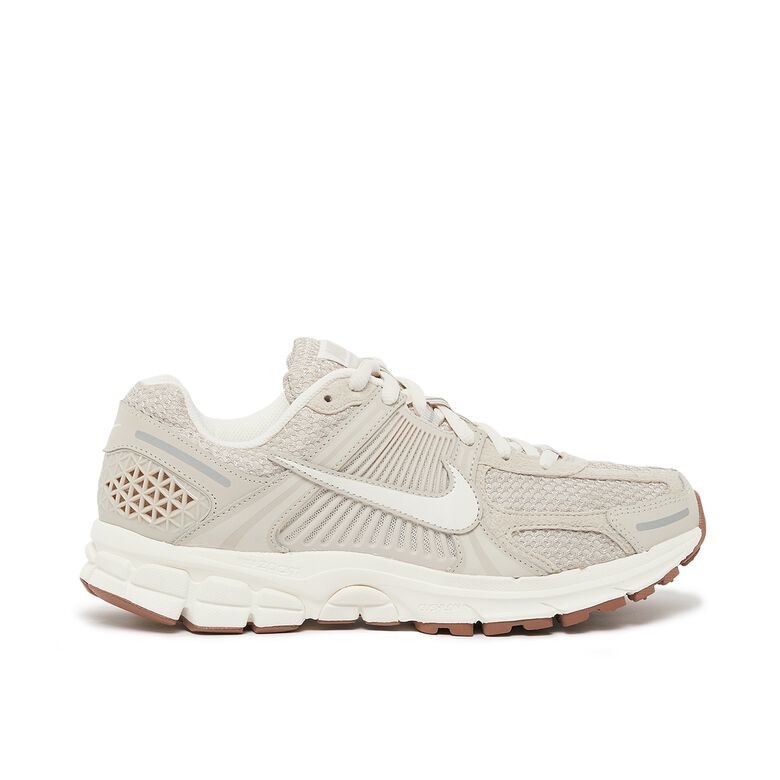 NIKE Wmns Zoom Vomero 5 