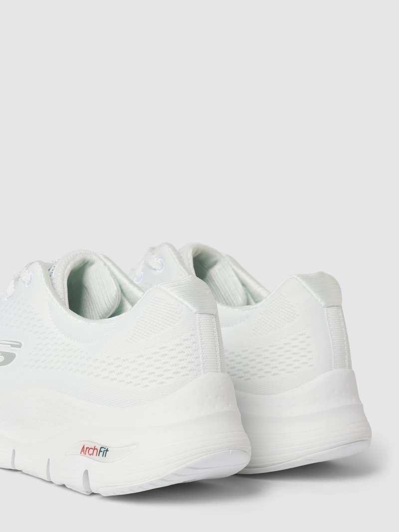 Sneaker mit Label-Detail in weiß