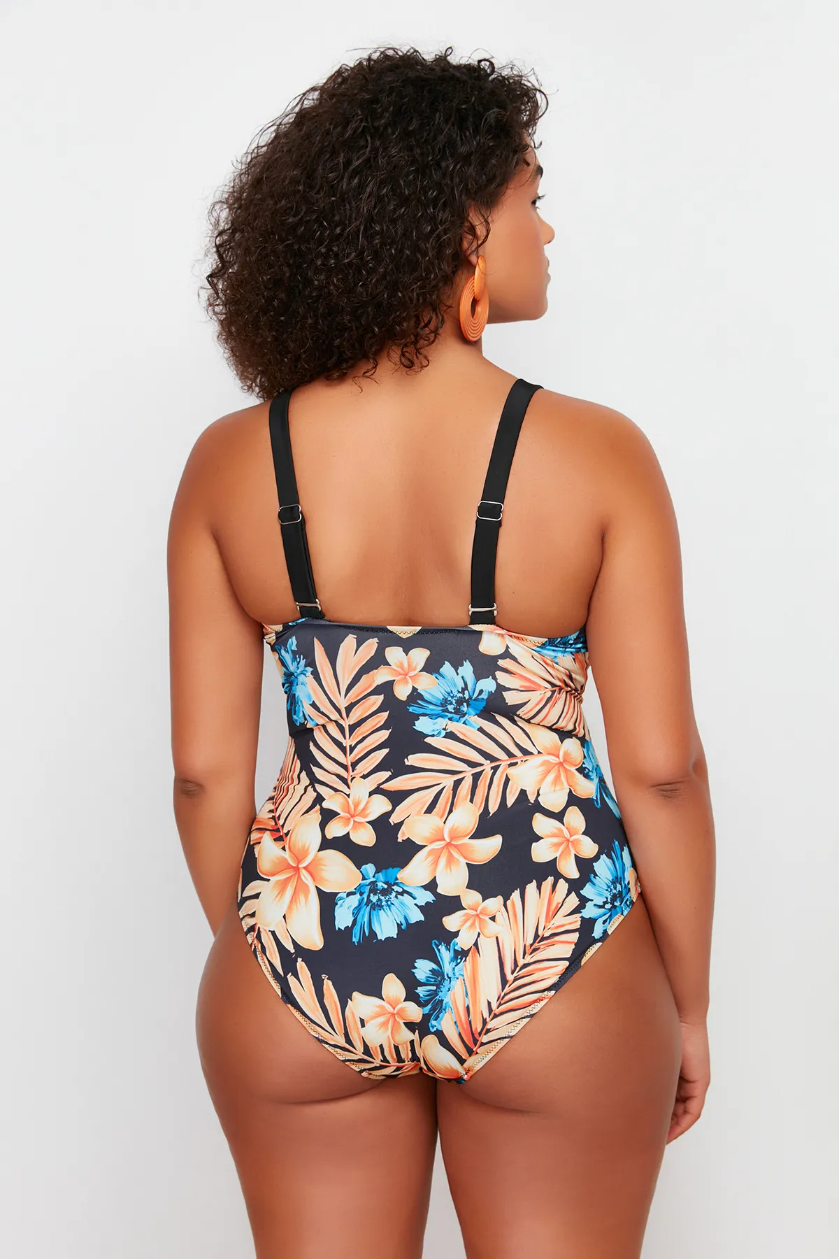 Trendyol Curve  Badeanzug mit Blumenmuster und blauem Bindedetail