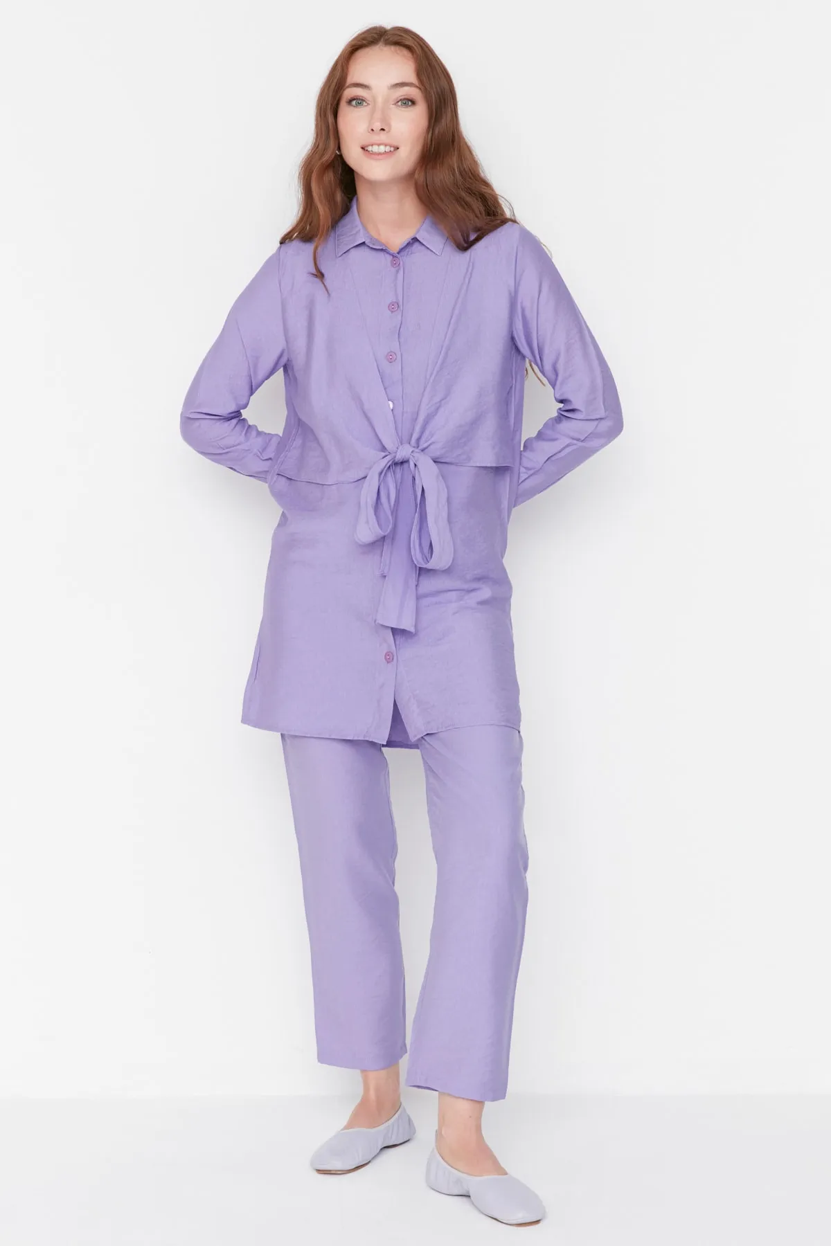 Trendyol Modest  Lilafarbenes gewebtes Hemd-Hosen-Set mit Taillenschnürung TCTSS22US00027