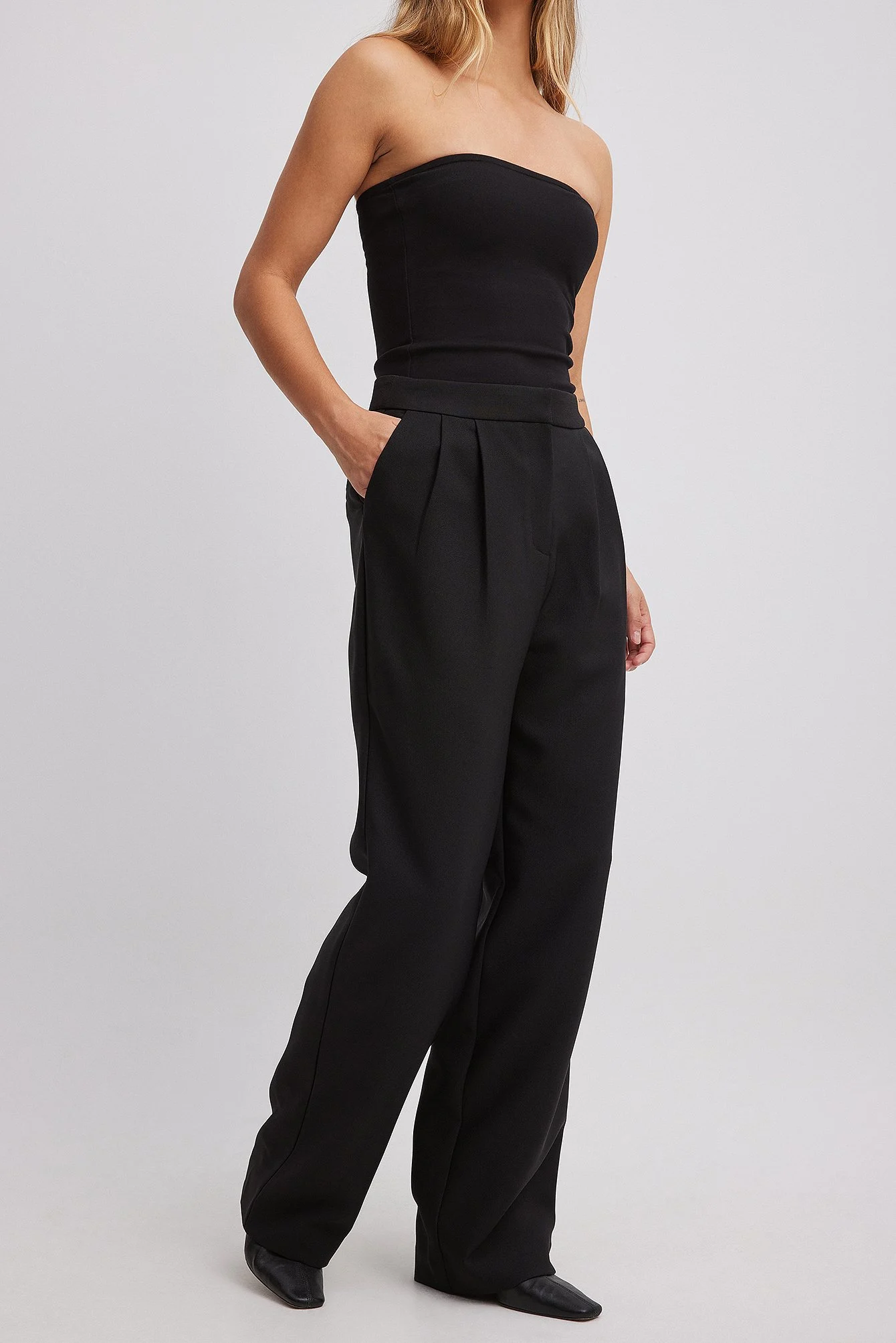 Recycelte plissierte Anzughose mit hoher Taille
