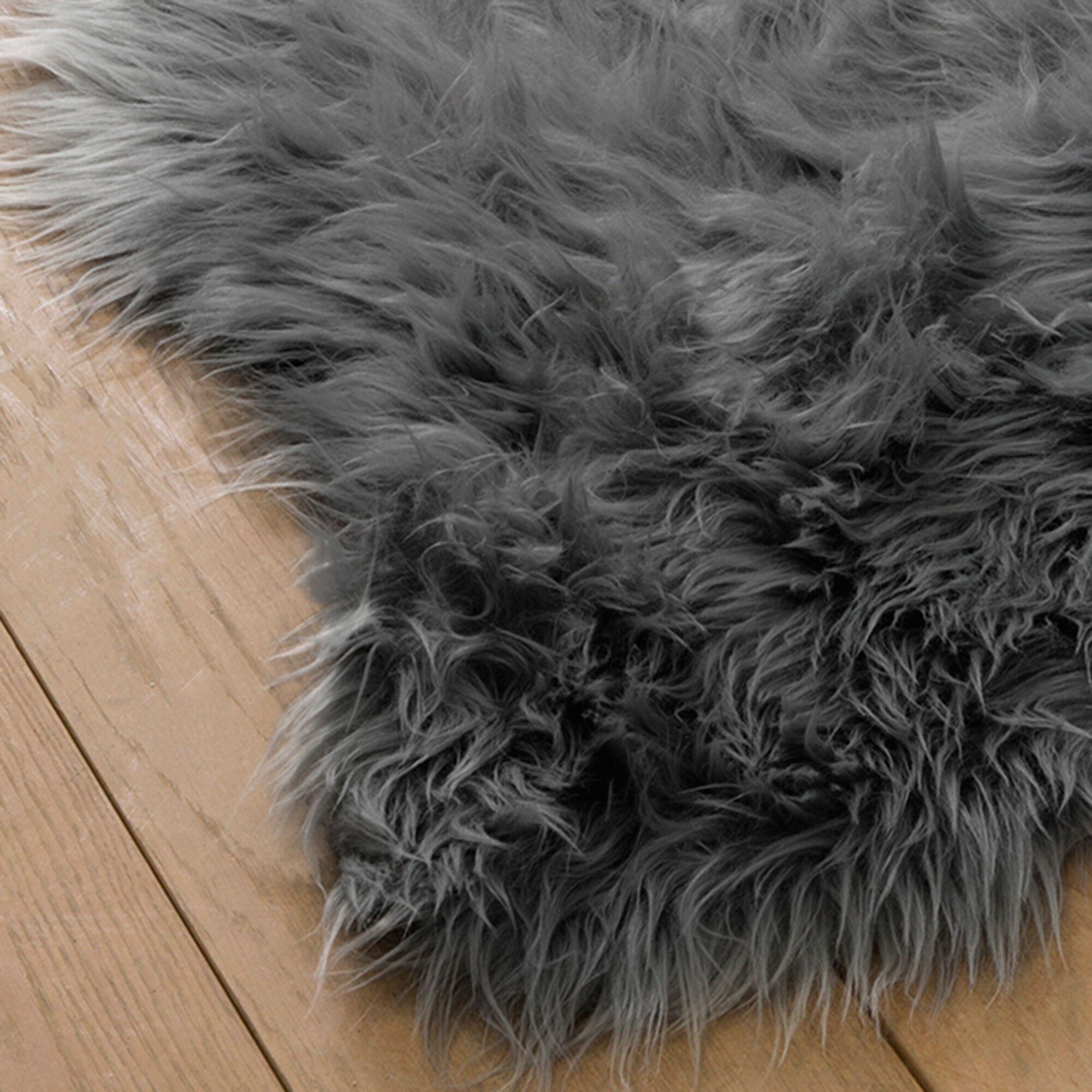 Tapis poils forme peau de bête