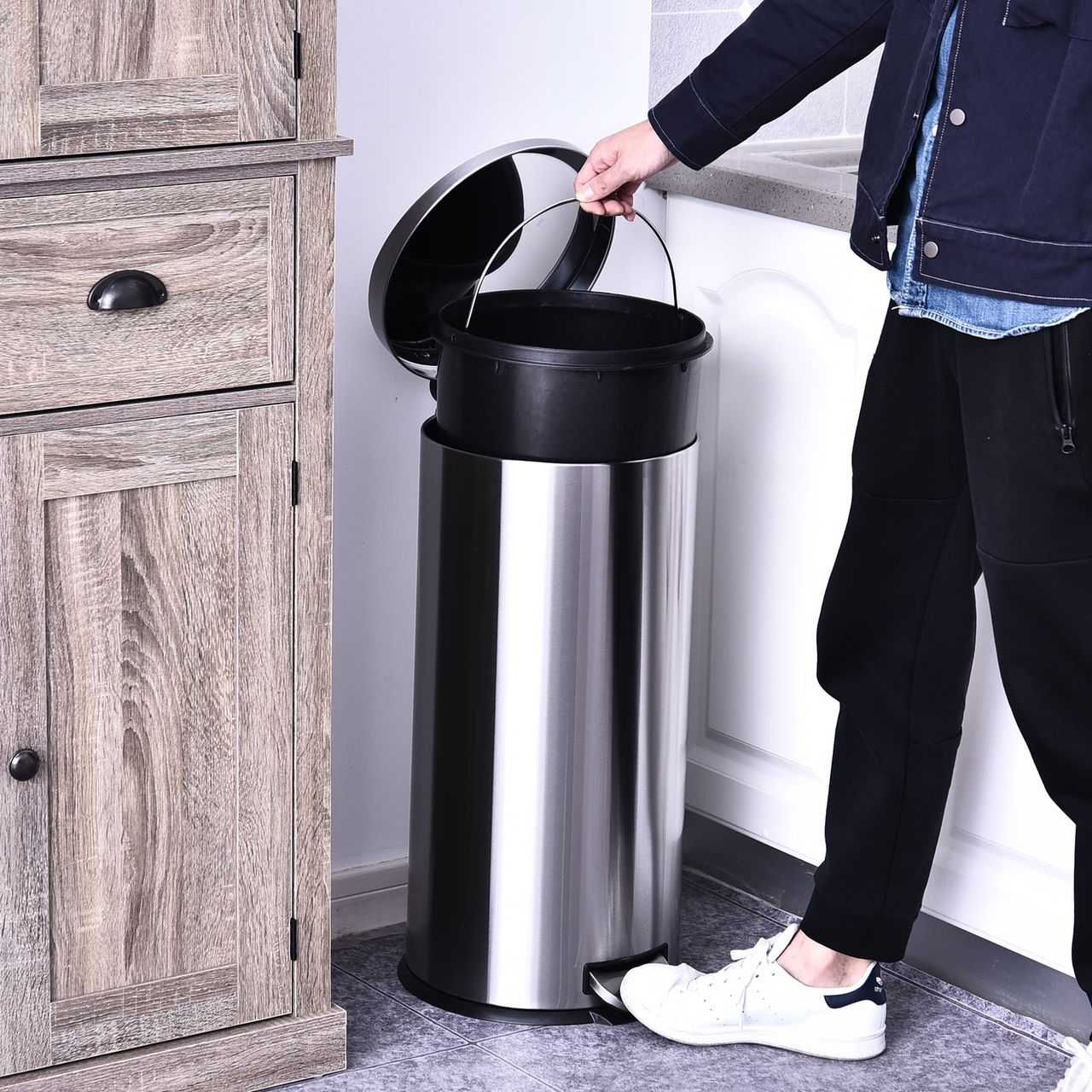 HOMCOM Abfalleimer Mülleimer Treteimer mit Inneneimer 30 L Soft Schließen Edelstahl PP Ø29,2 x H62,5 cm