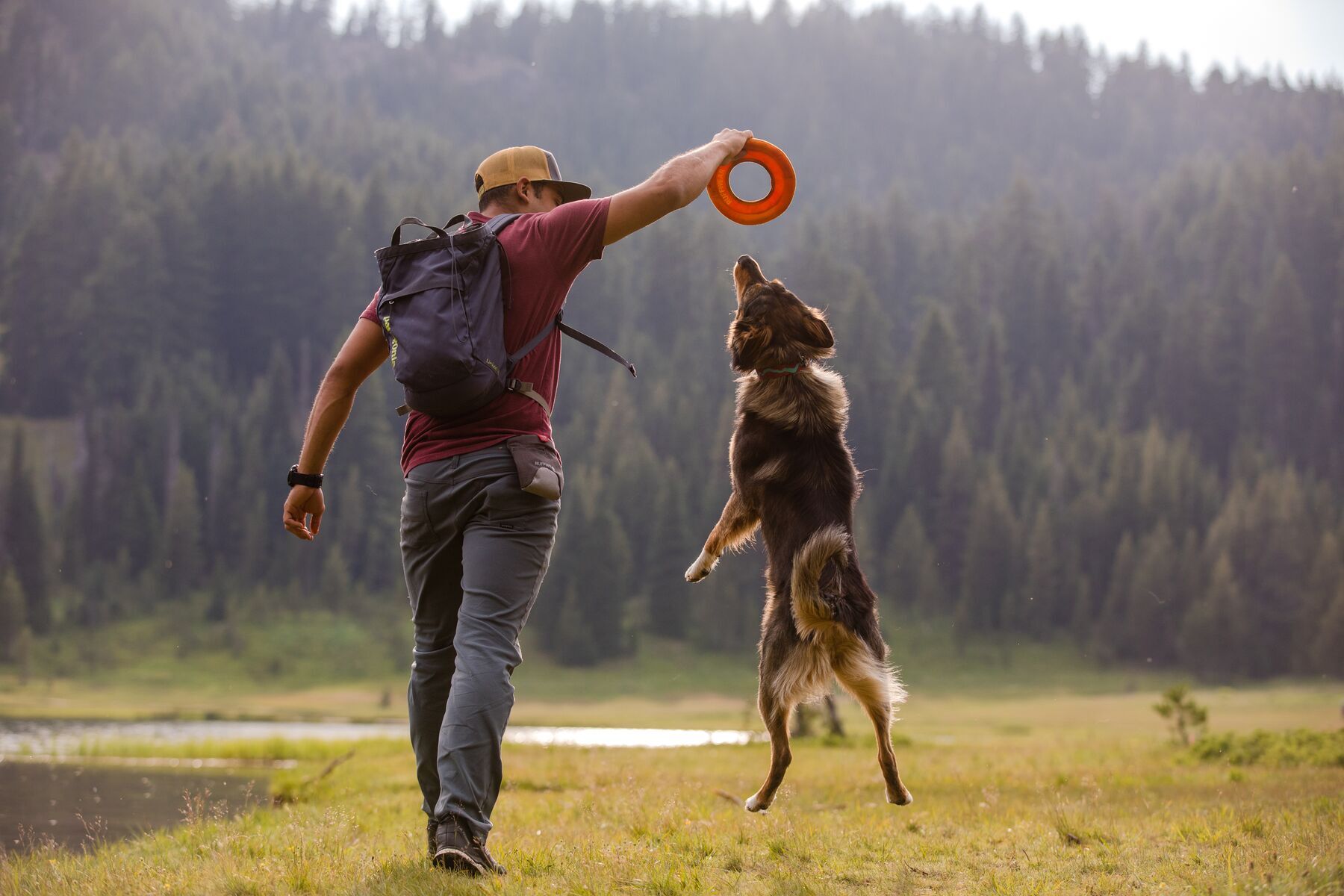 Ruffwear Wasserspielzeug Ruffwear Hydro Plane™ Spielzeug L orange