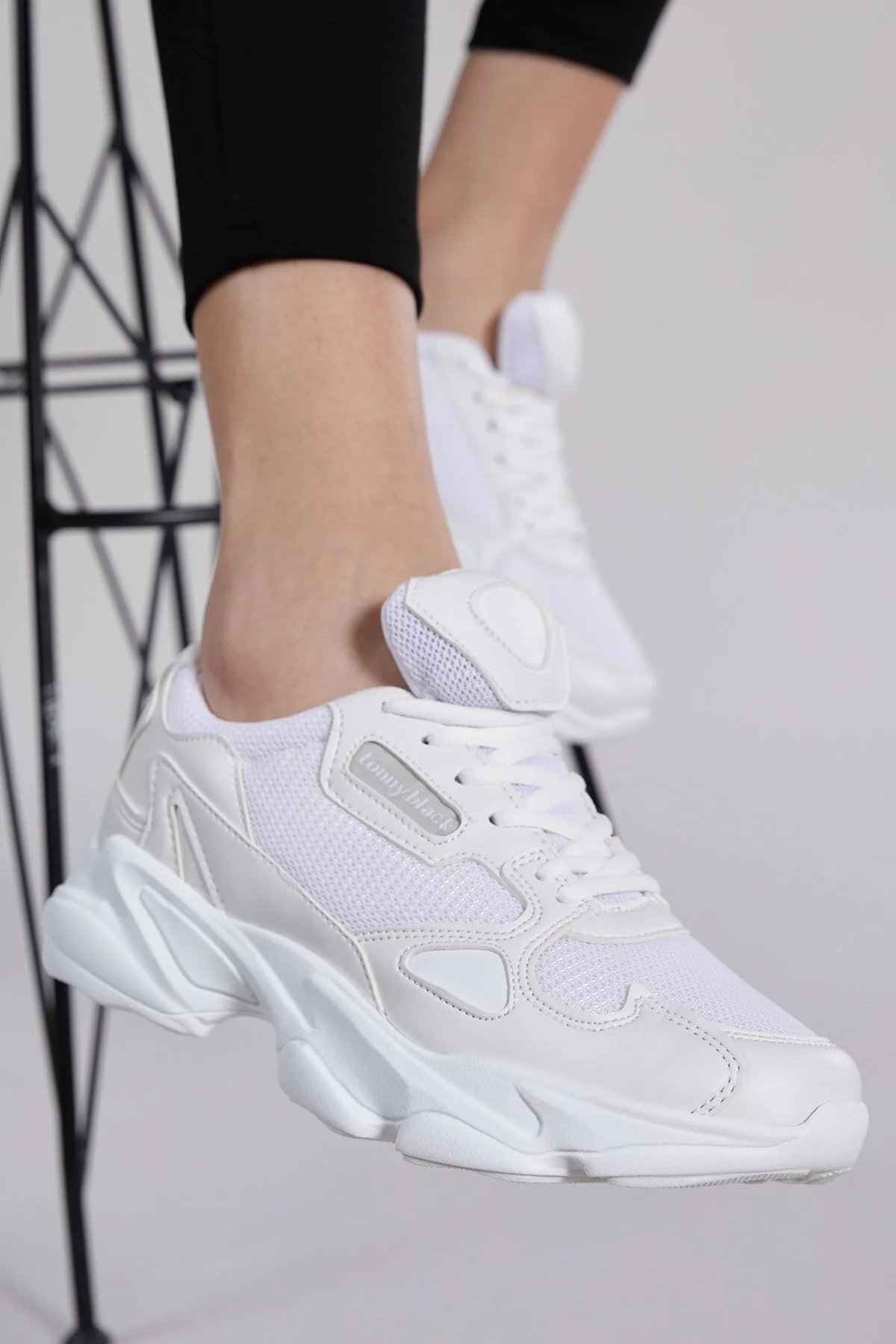 Tonny Black  Weiße Unisex-Sportschuhe Zhr