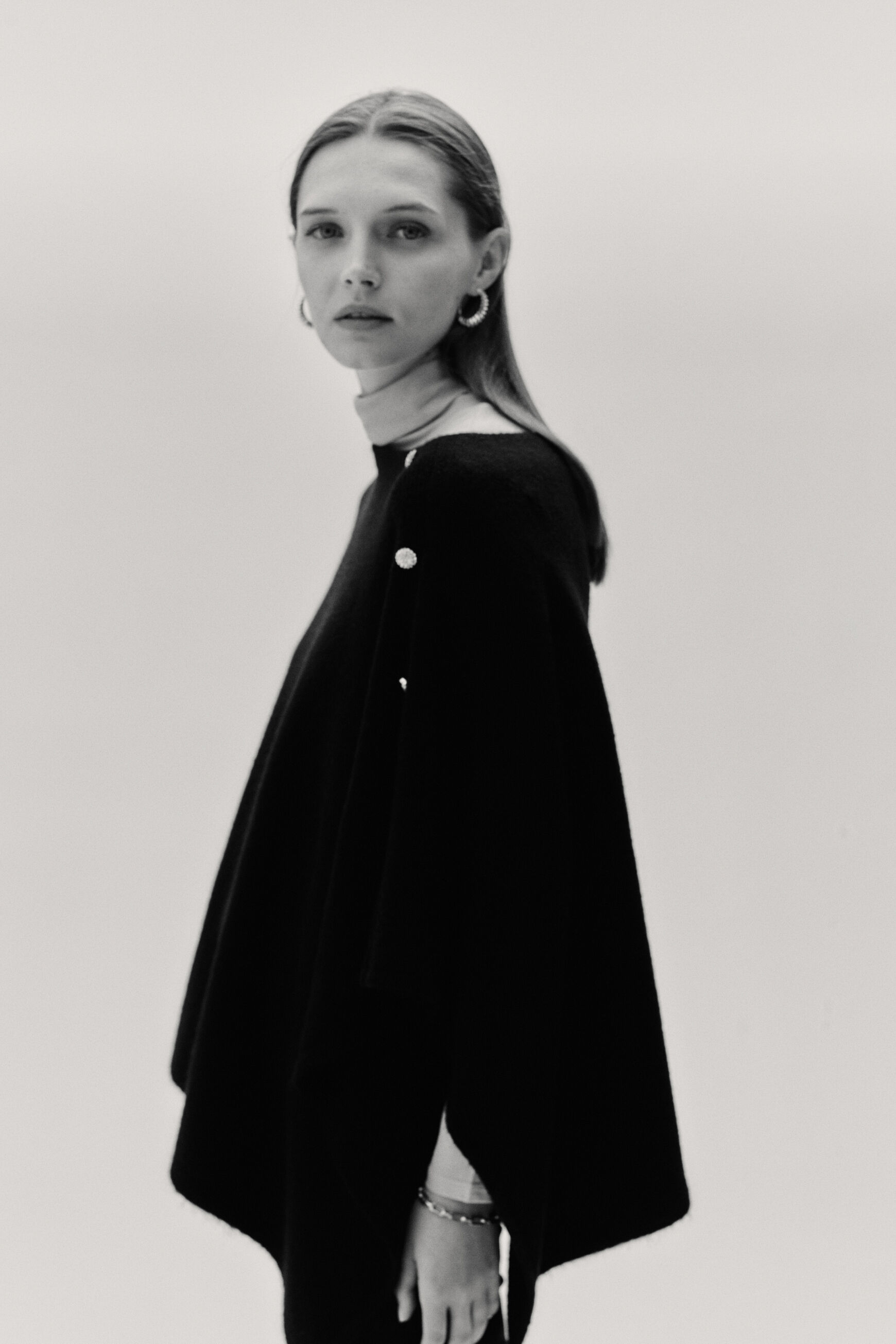 poncho lisa bijoux noir femme