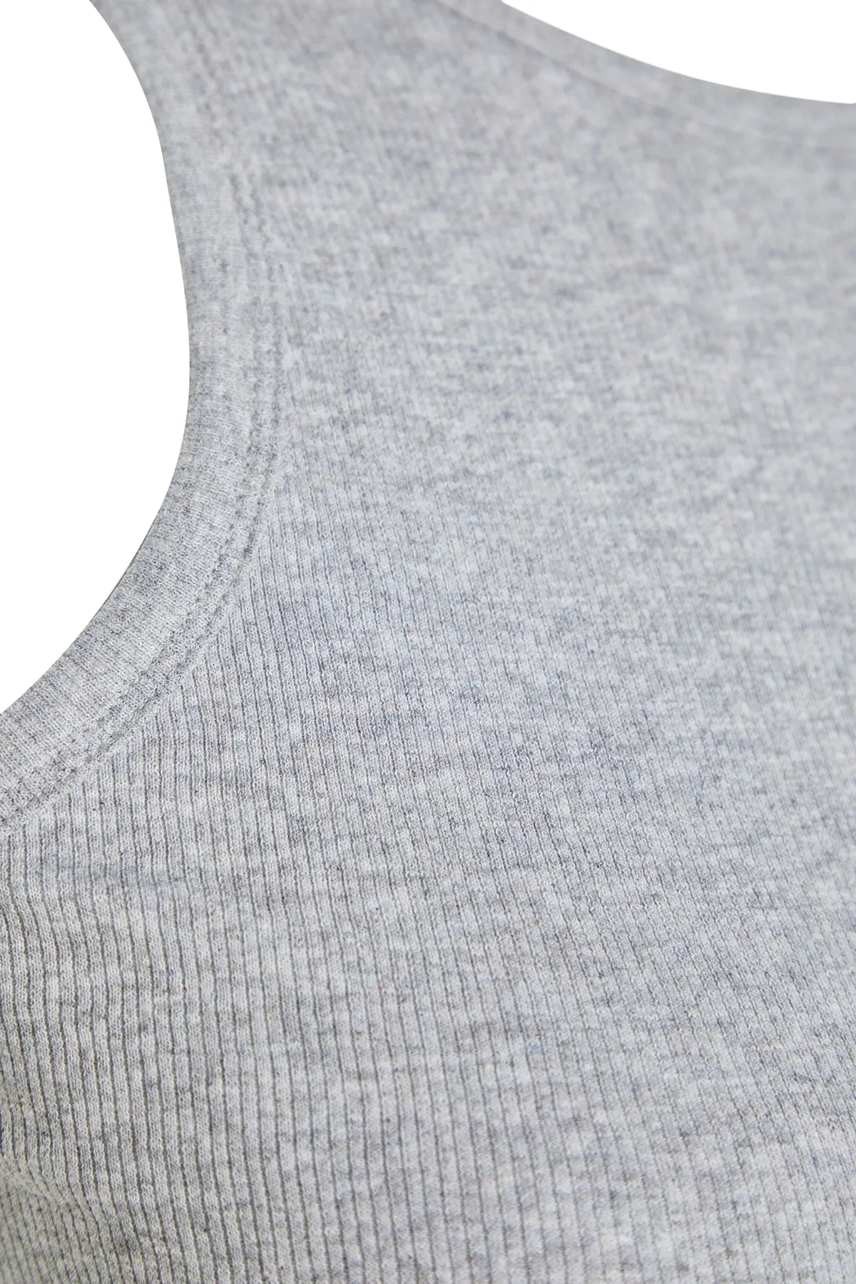 Trendyol Curve  Basic-Strick-Tanktop in Grau-Melange mit Neckholder-Kragen TBBSS23CV00001