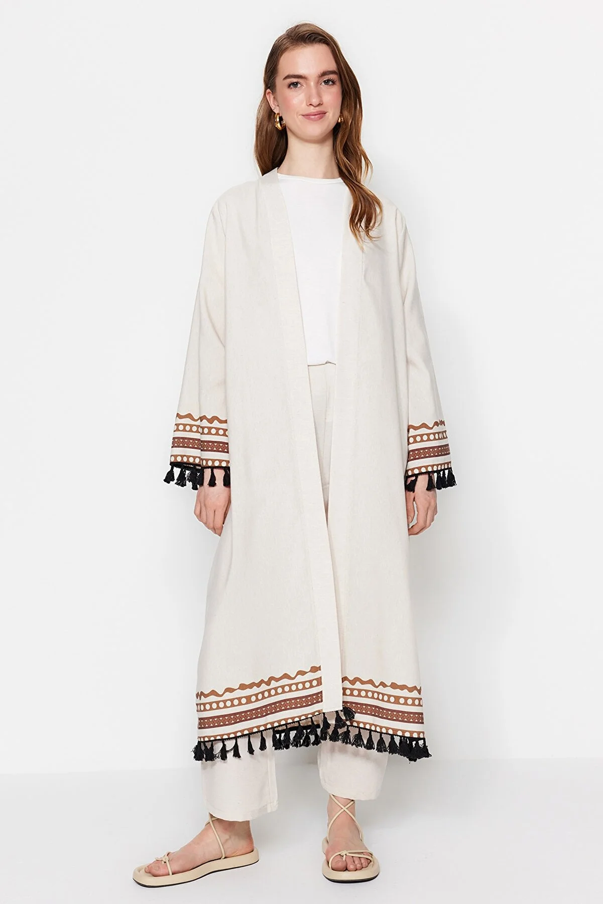 Trendyol Modest  Beiger, ethnisch gemusterter, langer, gewebter Kimono und Kaftan aus Baumwollmischung TCTSS23KK00012