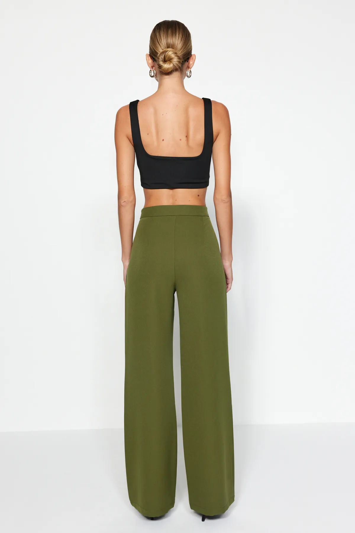 Trendyol Collection  Dunkle Khaki-Webhose mit weitem Bein und hoher Taille und weitem Bein TWOAW22PL0066