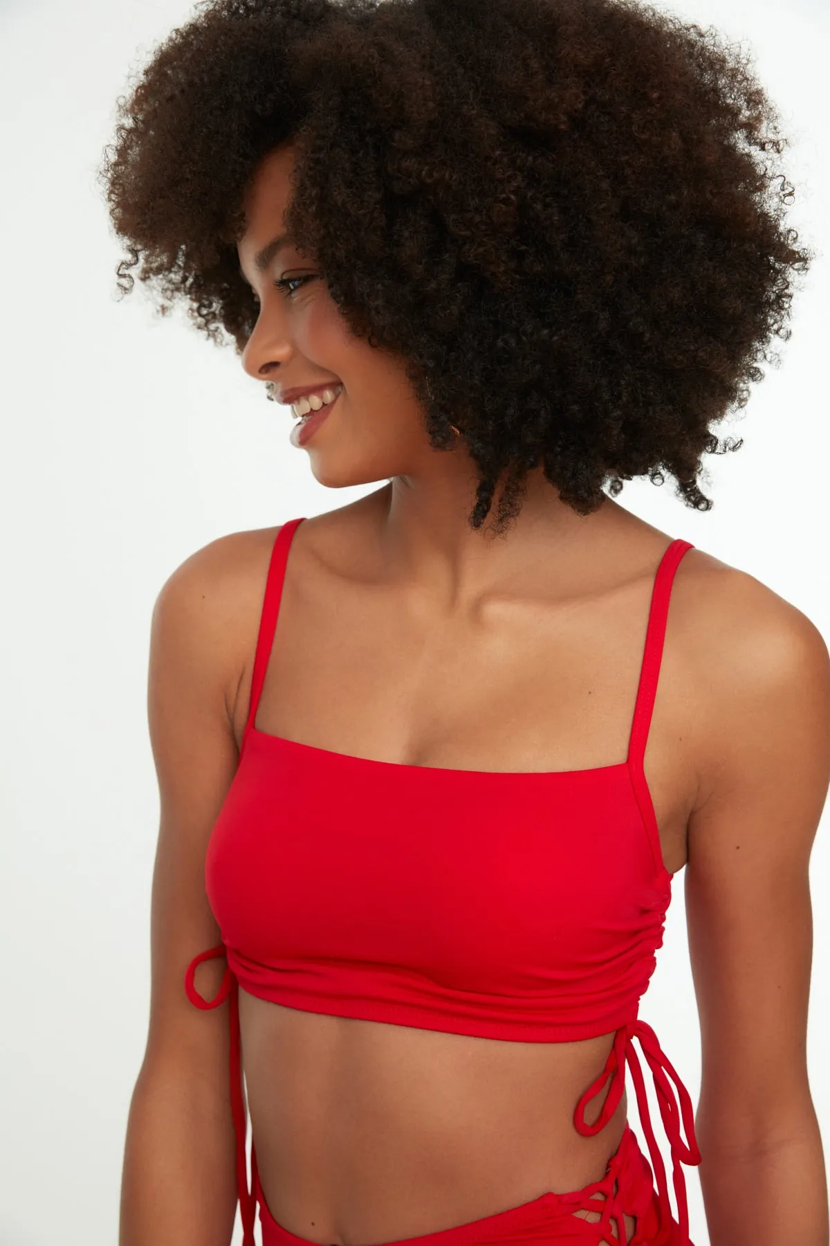 Trendyol Collection  Rotes trägerloses Tunnel-Bikinioberteil TBESS22BU0046