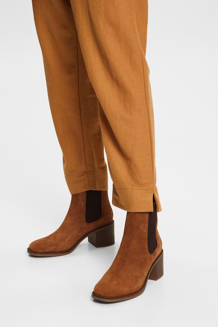 Rauleder-Boots mit Blockabsatz